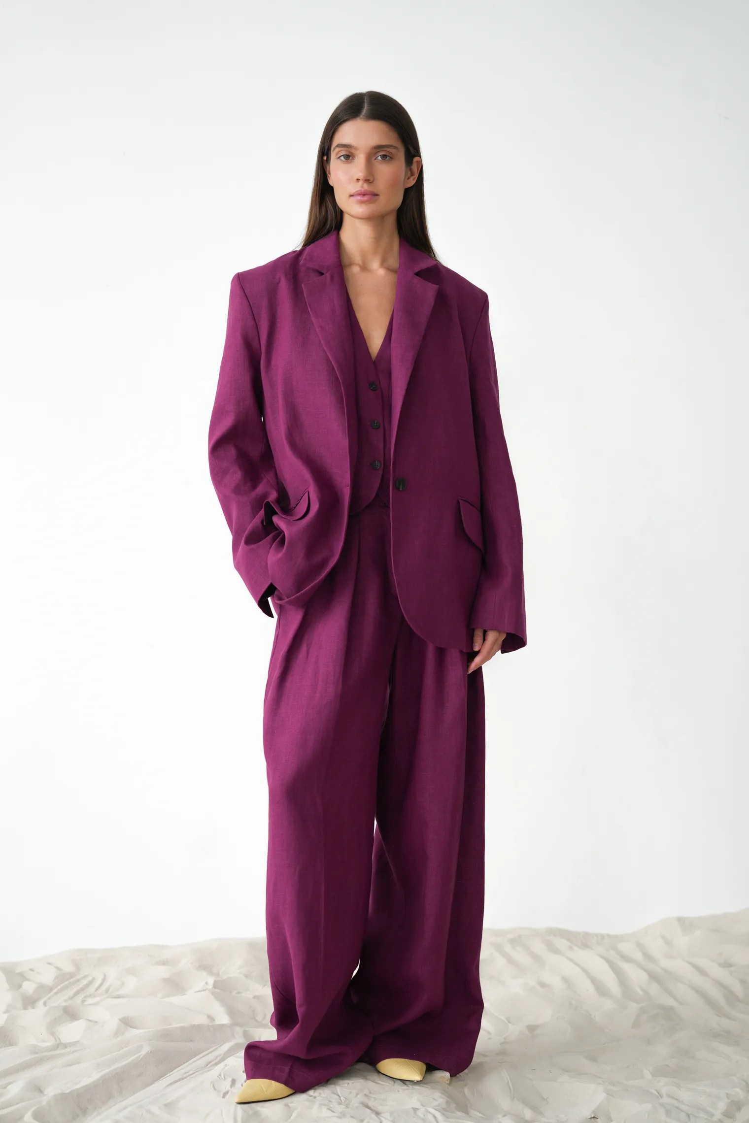 Брюки широкого кроя с завышенной талией со складками сливового цвета фото 1