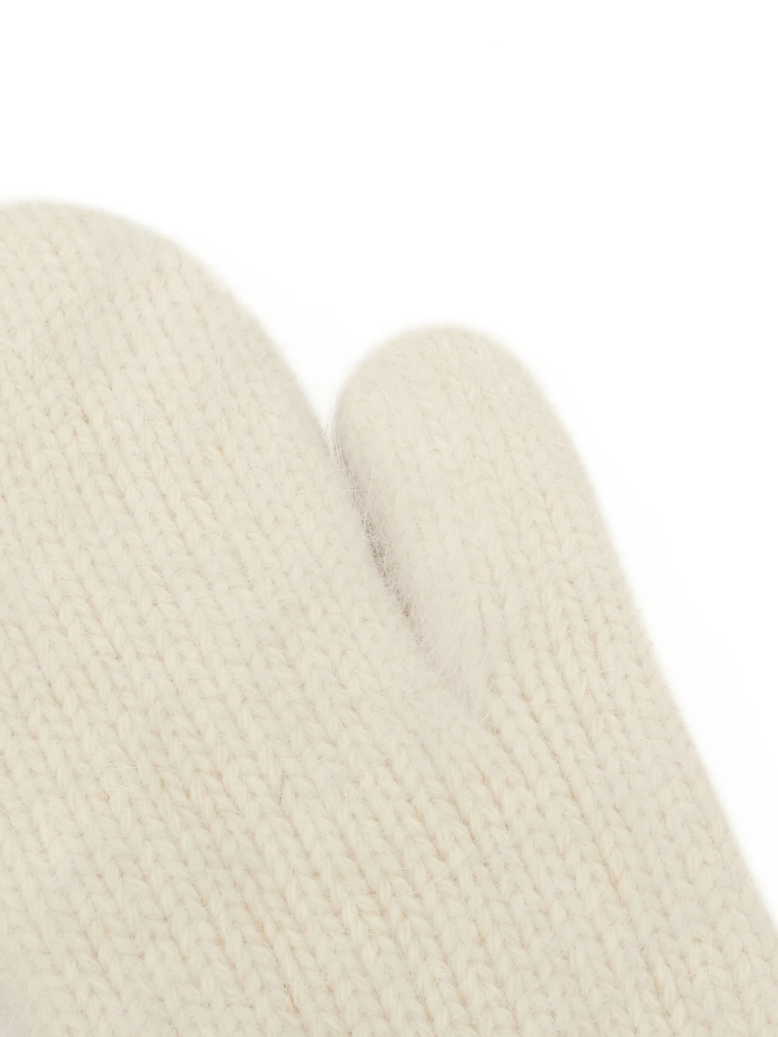 Варежки из ангоры молочного цвета фото 2