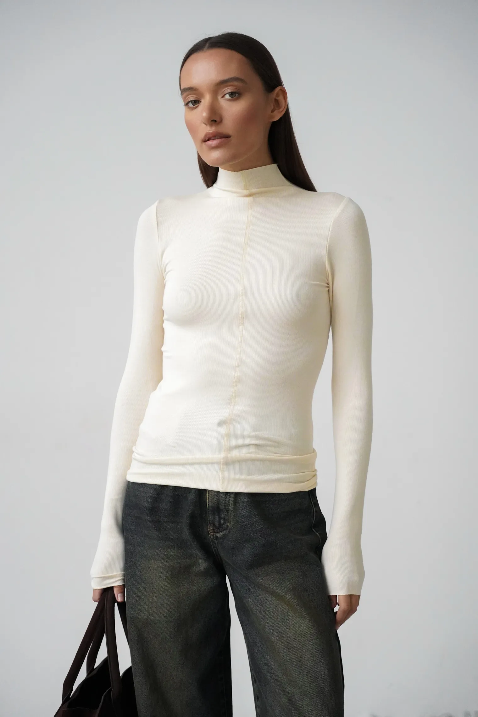 Водолазка в рубчик молочного цвета фото 1