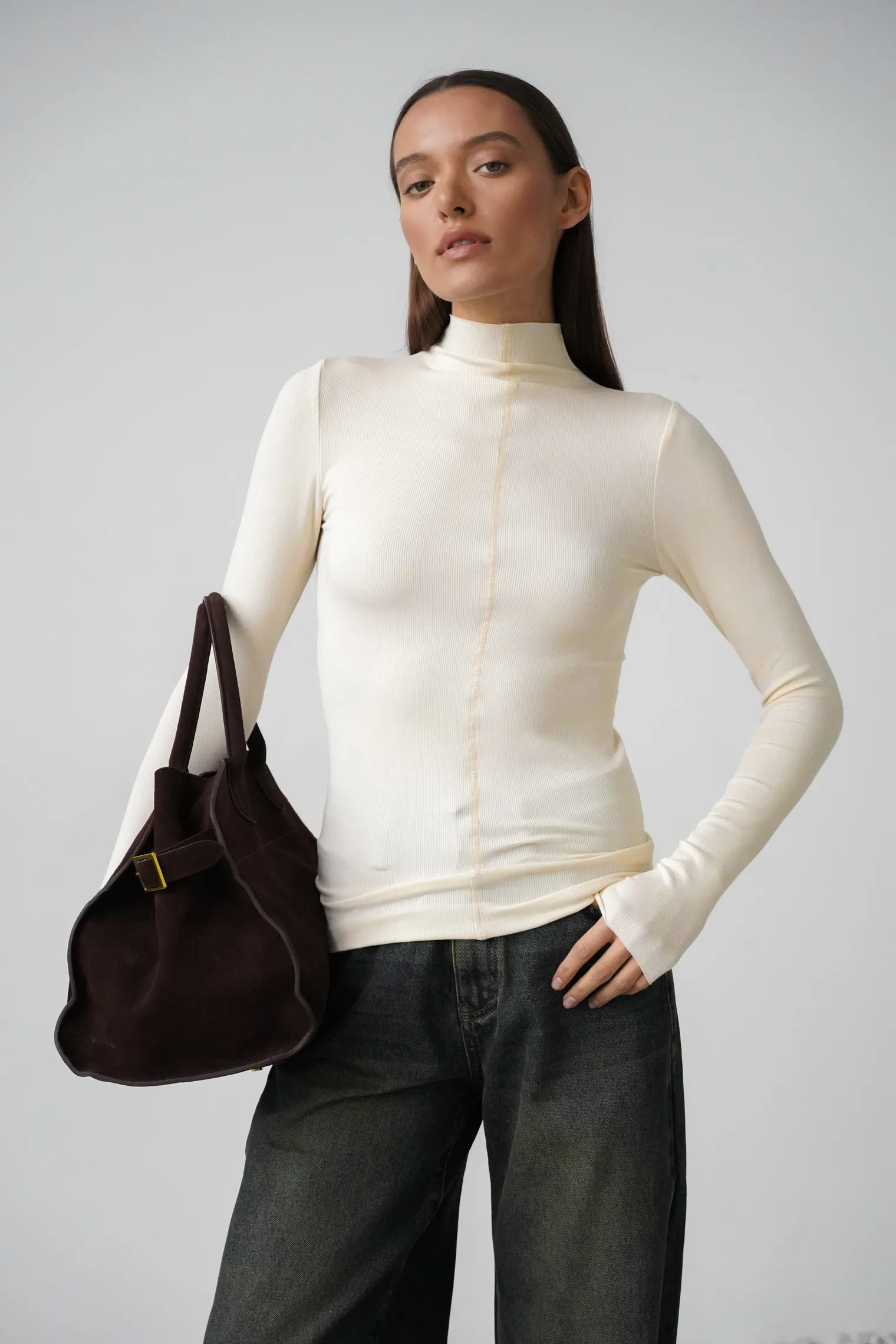 Водолазка в рубчик молочного цвета фото 6