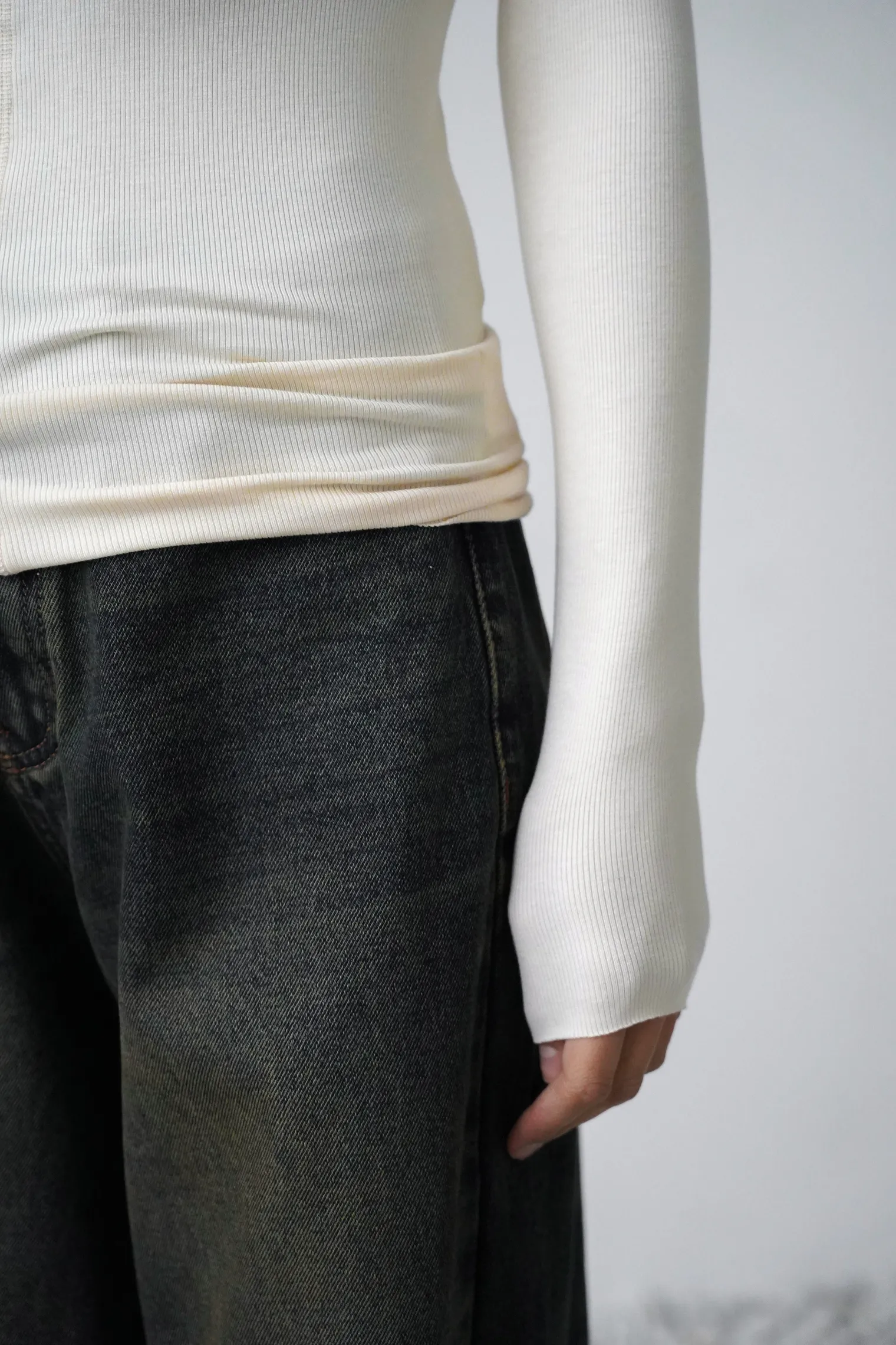 Водолазка в рубчик молочного цвета фото 5