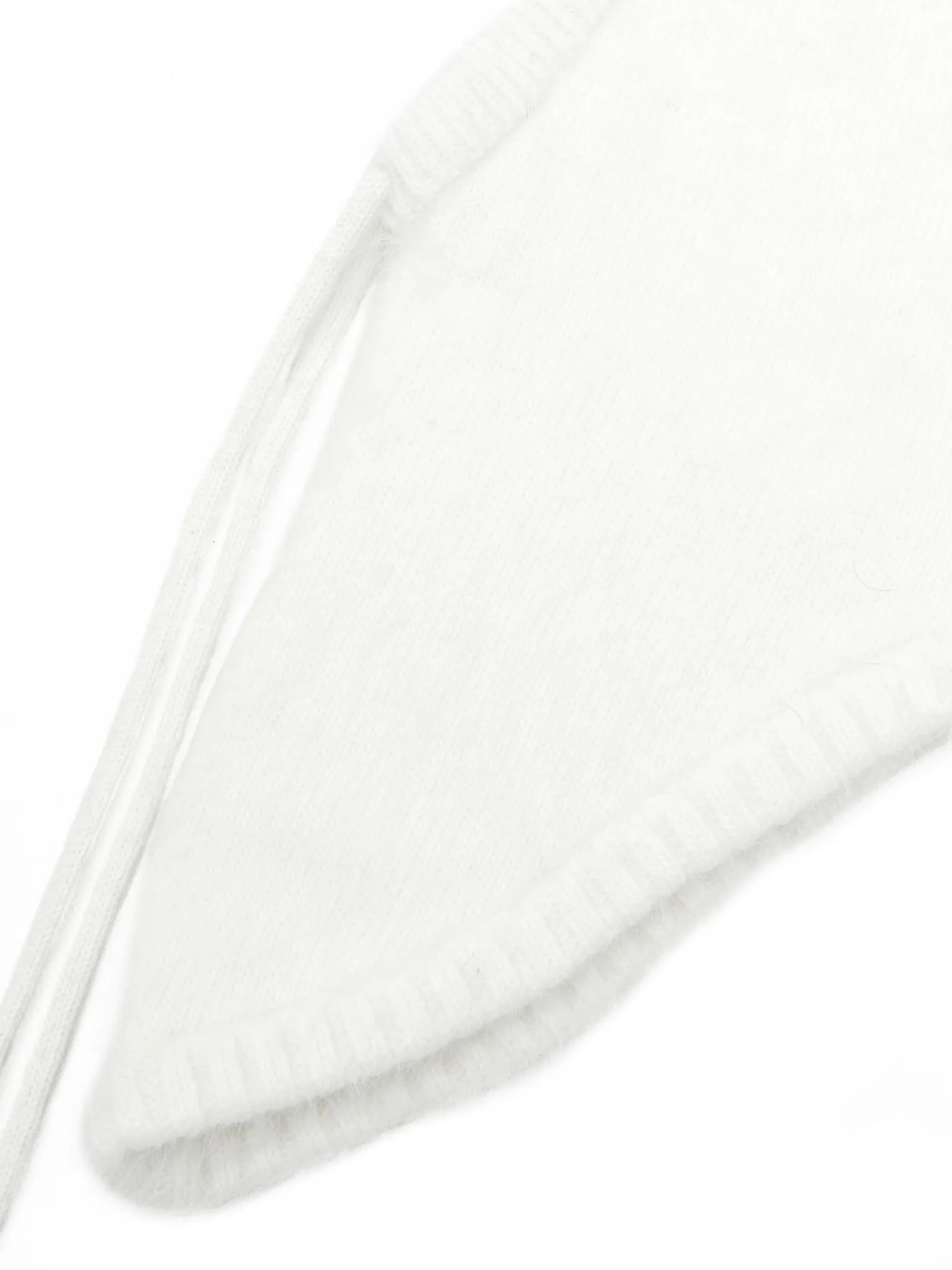 Капор из ангоры белого цвета фото 2