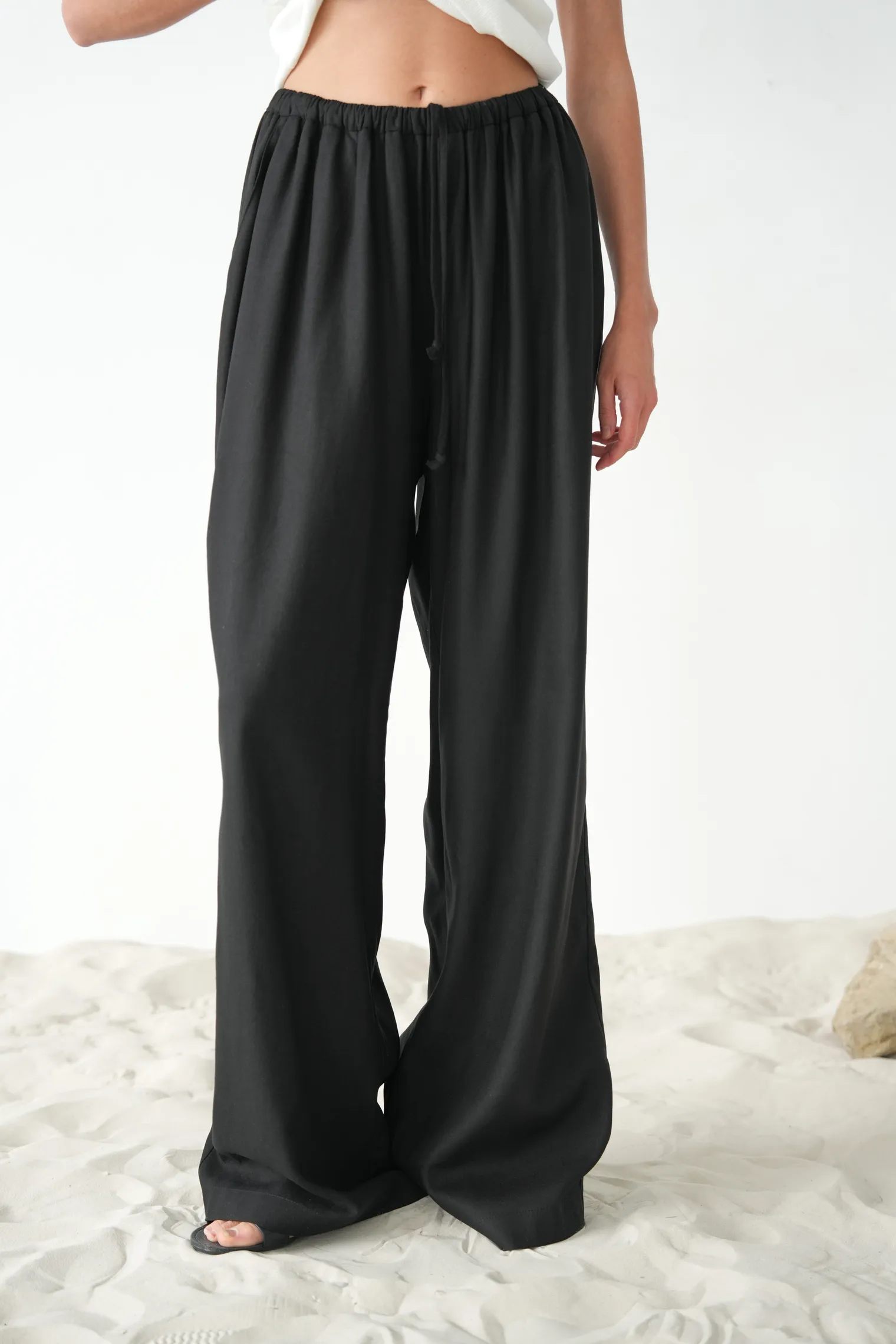 Брюки прямого кроя изо льна чёрного цвета фото 7