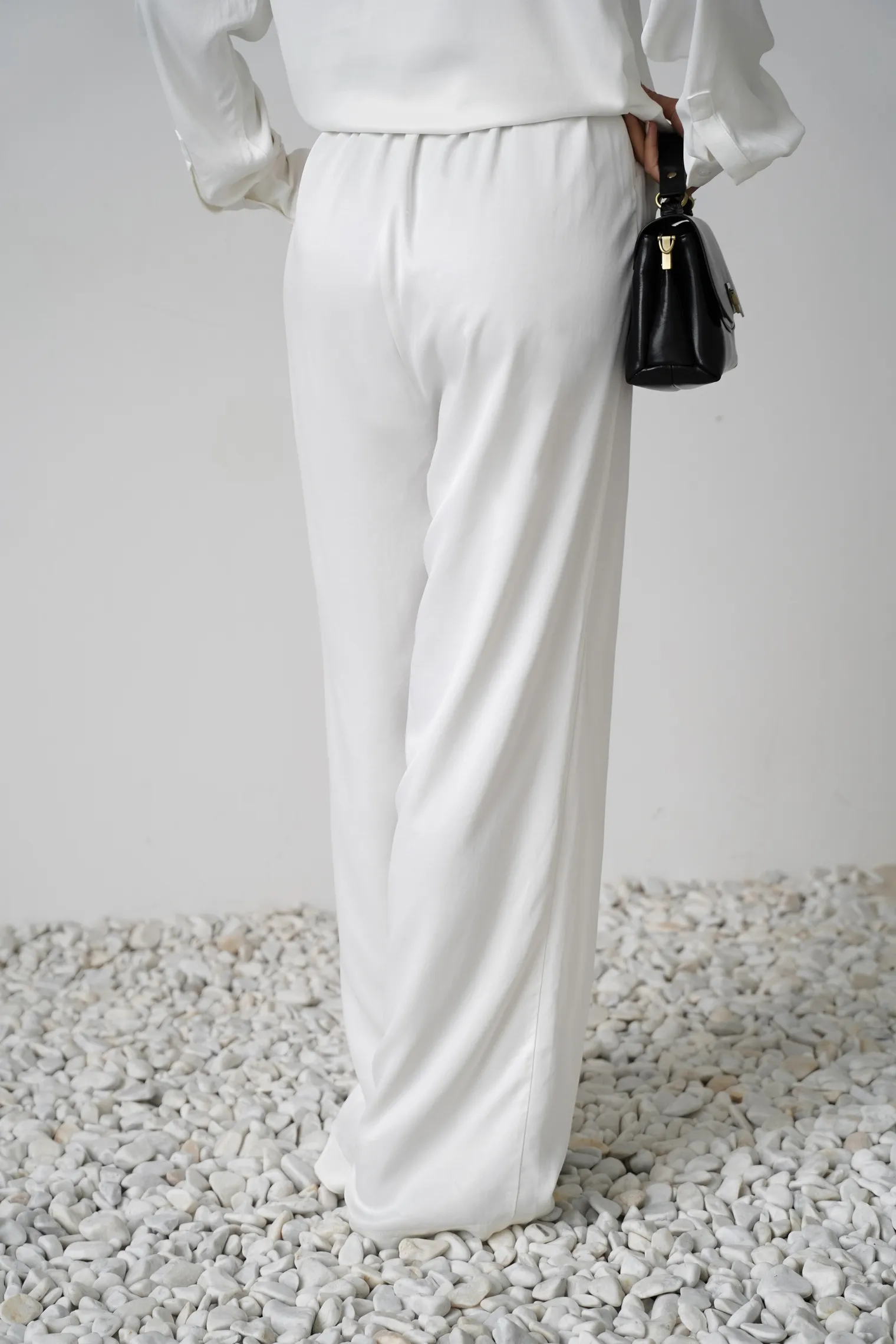 Брюки свободного кроя на резинке белого цвета фото 3