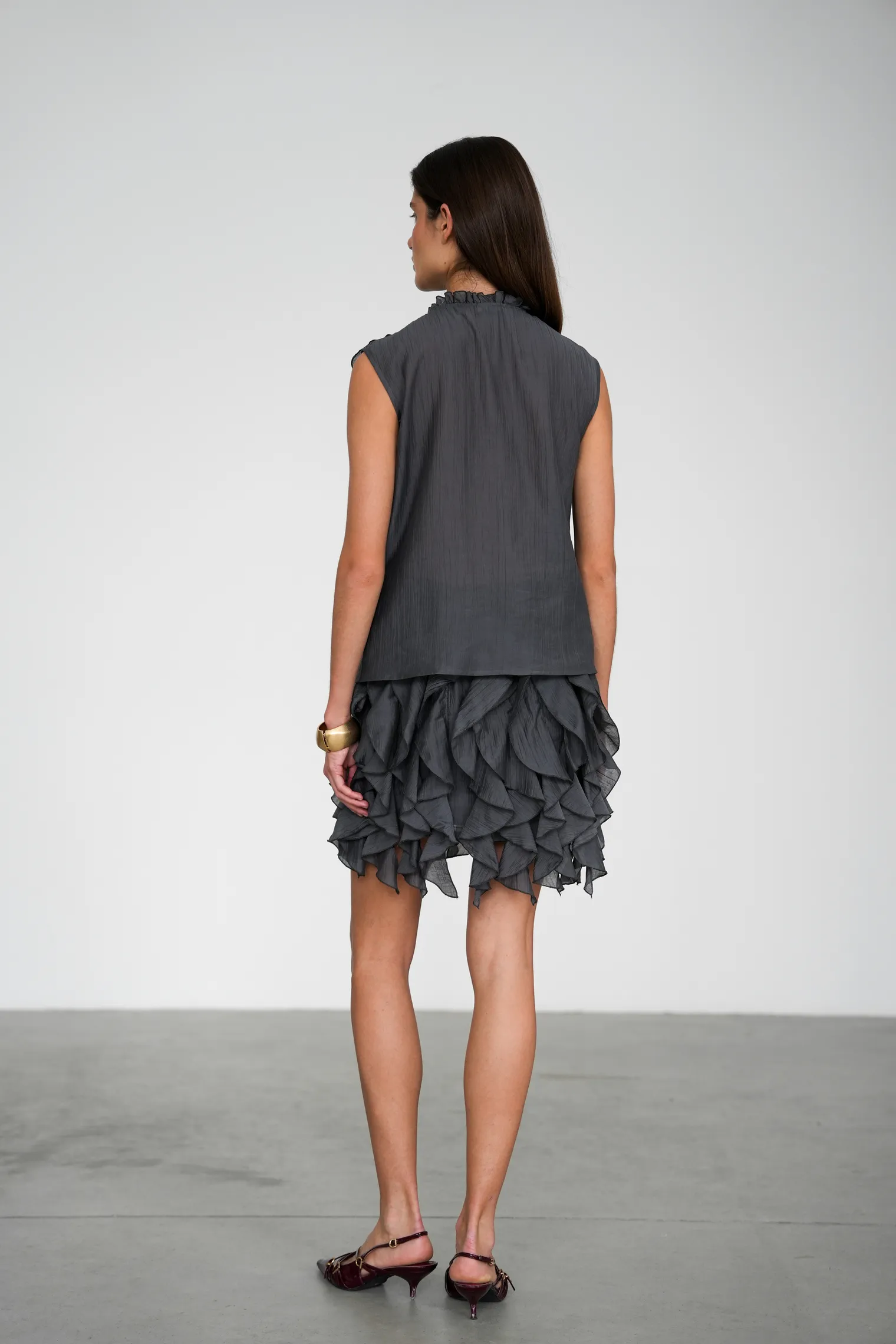 Юбка из жатой ткани графитового цвета фото 6