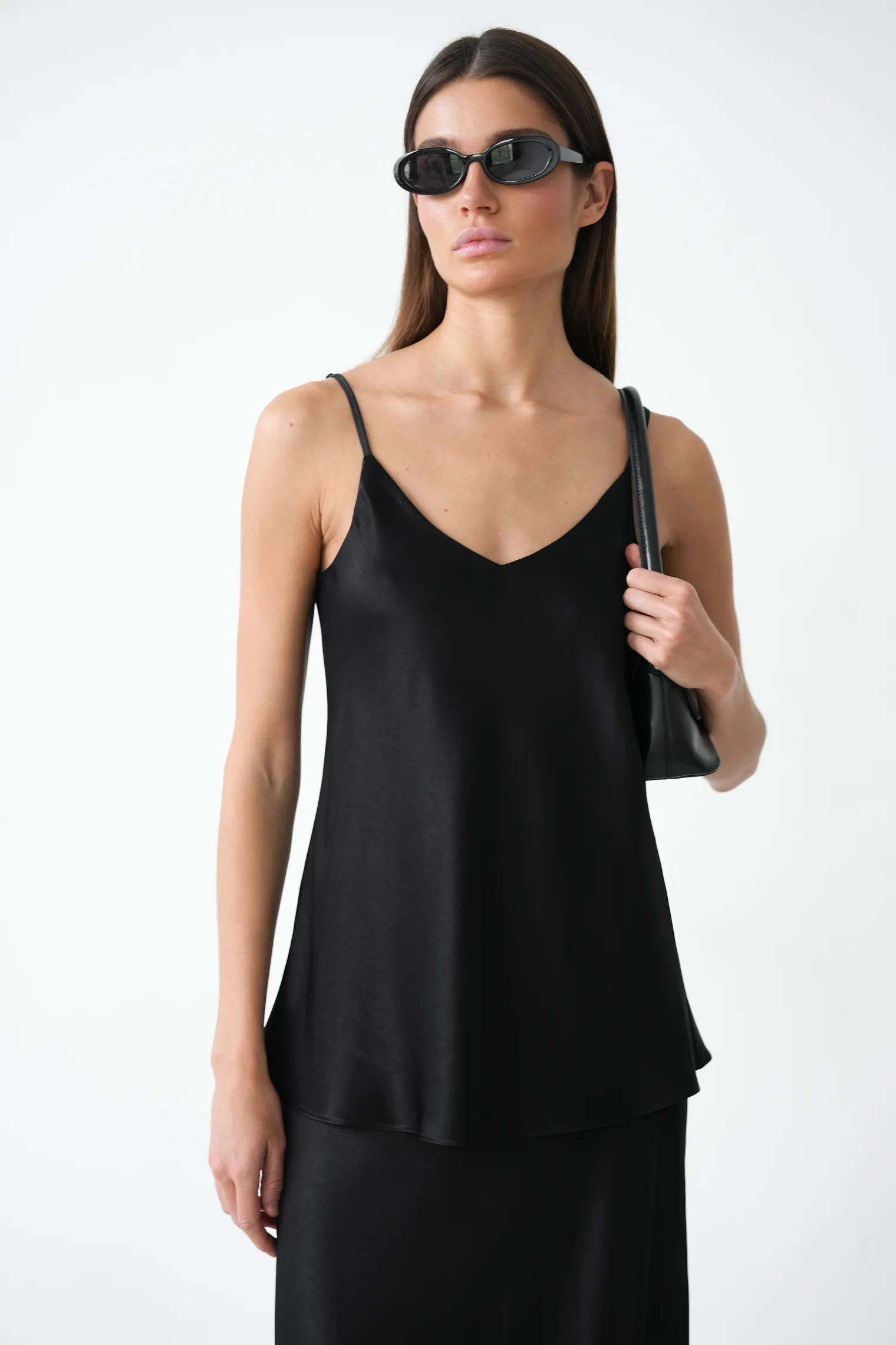 Топ из вискозы на бретелях чёрного цвета фото 7