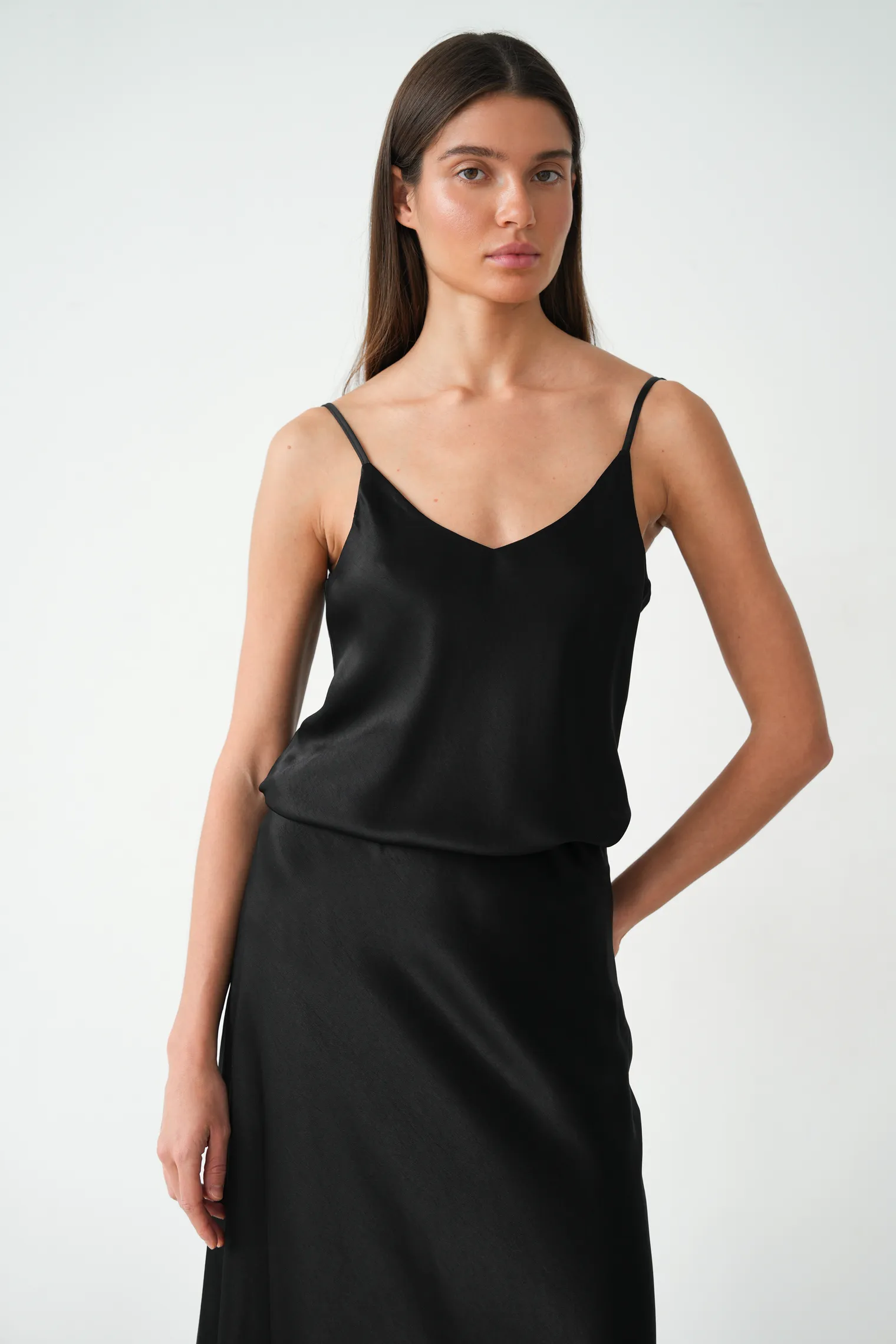 Топ из вискозы на бретелях чёрного цвета фото 5