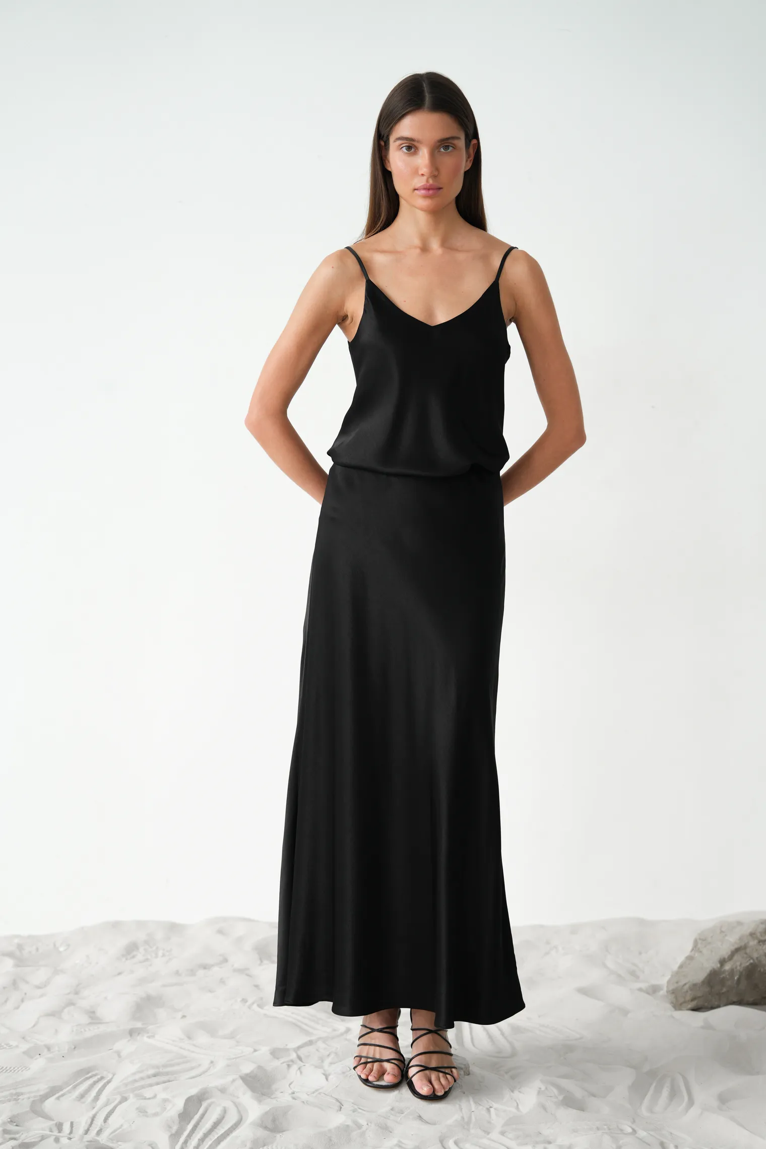 Топ из вискозы на бретелях чёрного цвета фото 3