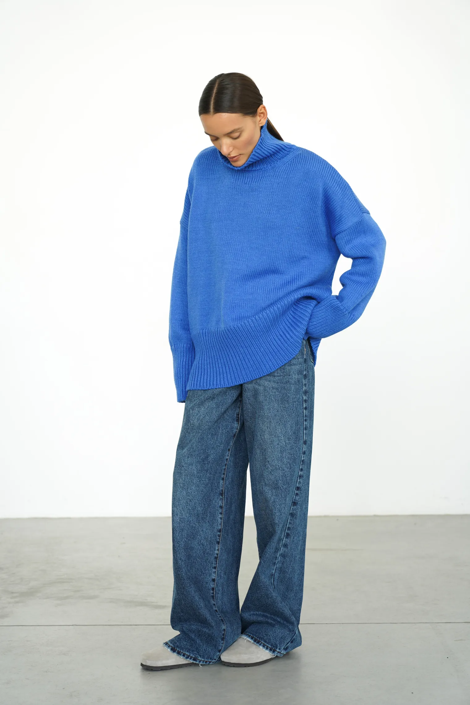 Джемпер крупной вязки с высоким воротником цвета королевский синий фото 7