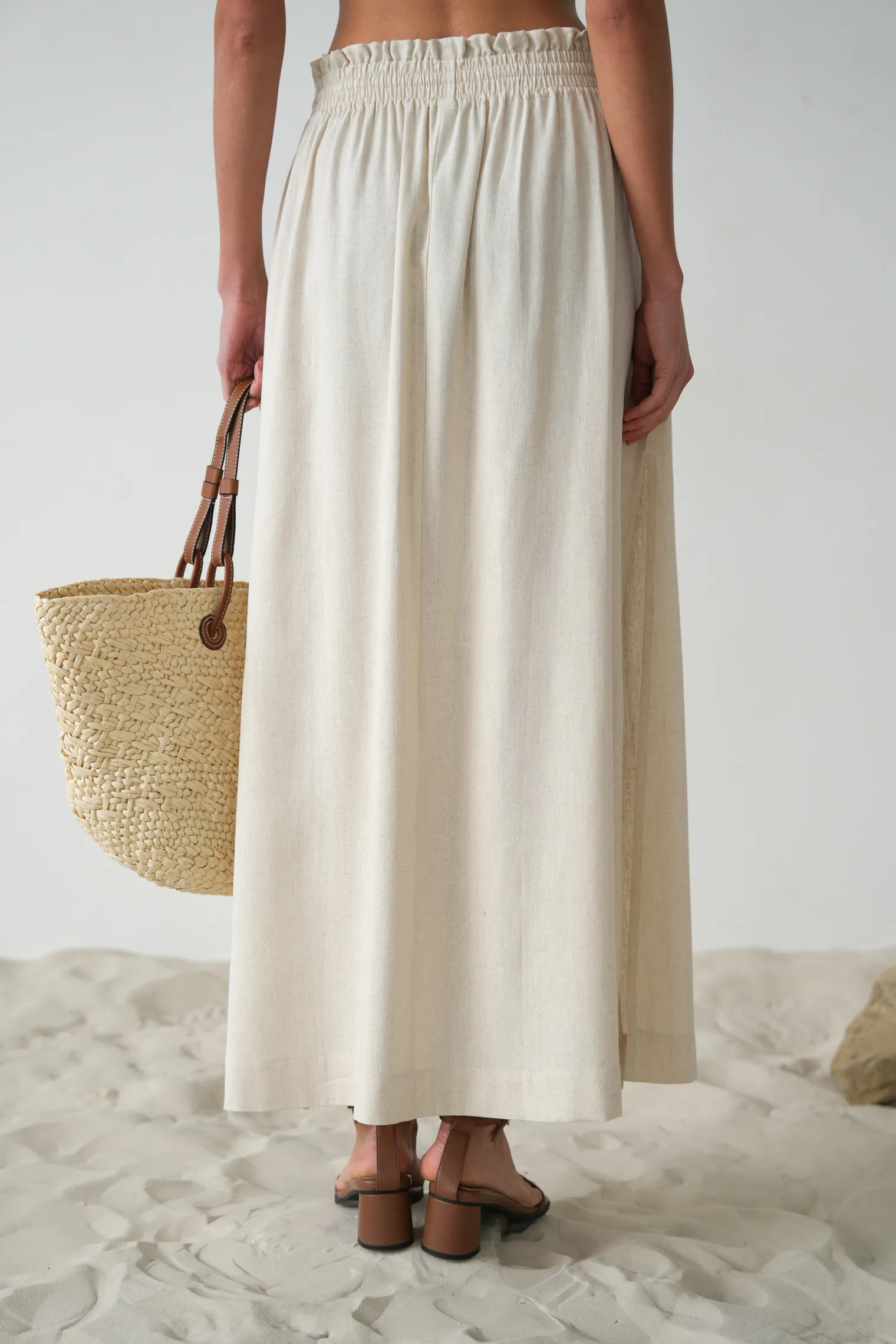 Юбка широкого кроя с разрезами цвета лён фото 4