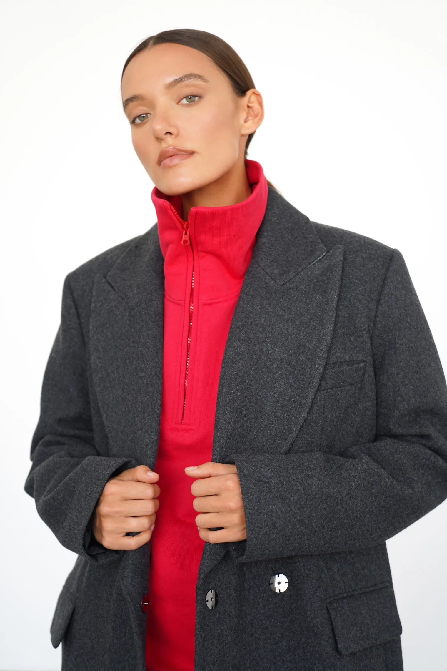 Двубортное пальто с накладными карманами графитового цвета фото 7