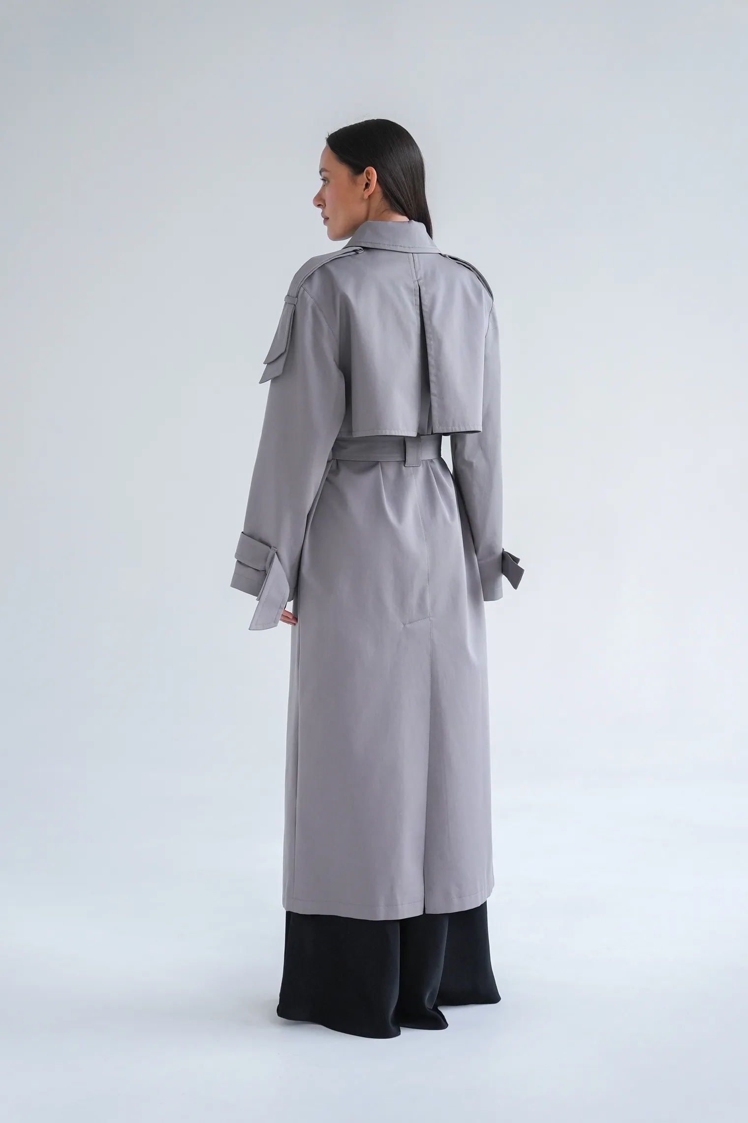 Тренч двубортный с поясом пепельного цвета фото 4