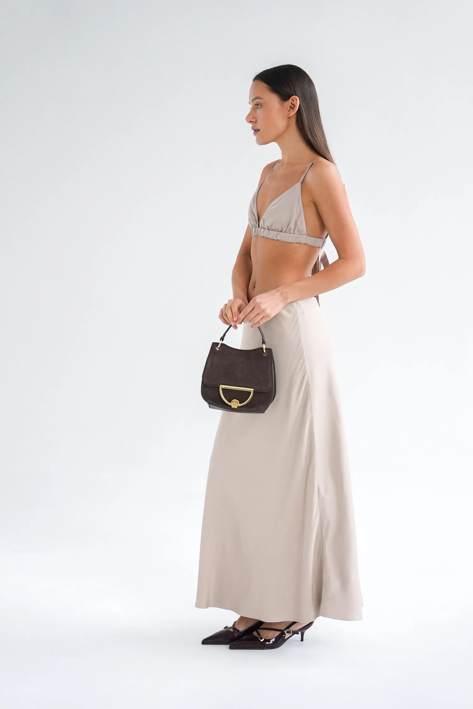 Юбка атласная удлиненная бежевого цвета фото 3