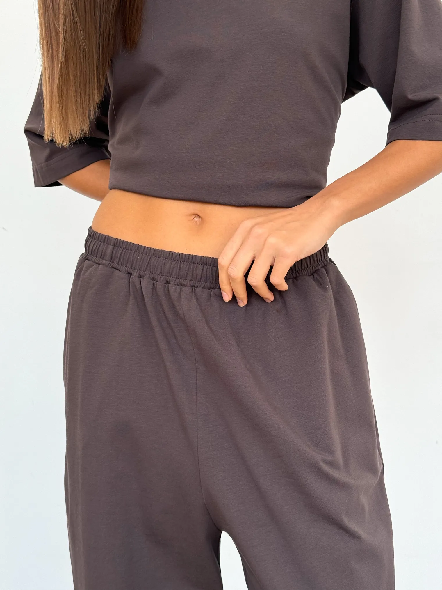 Брюки свободного кроя на резинке цвета моро фото 3