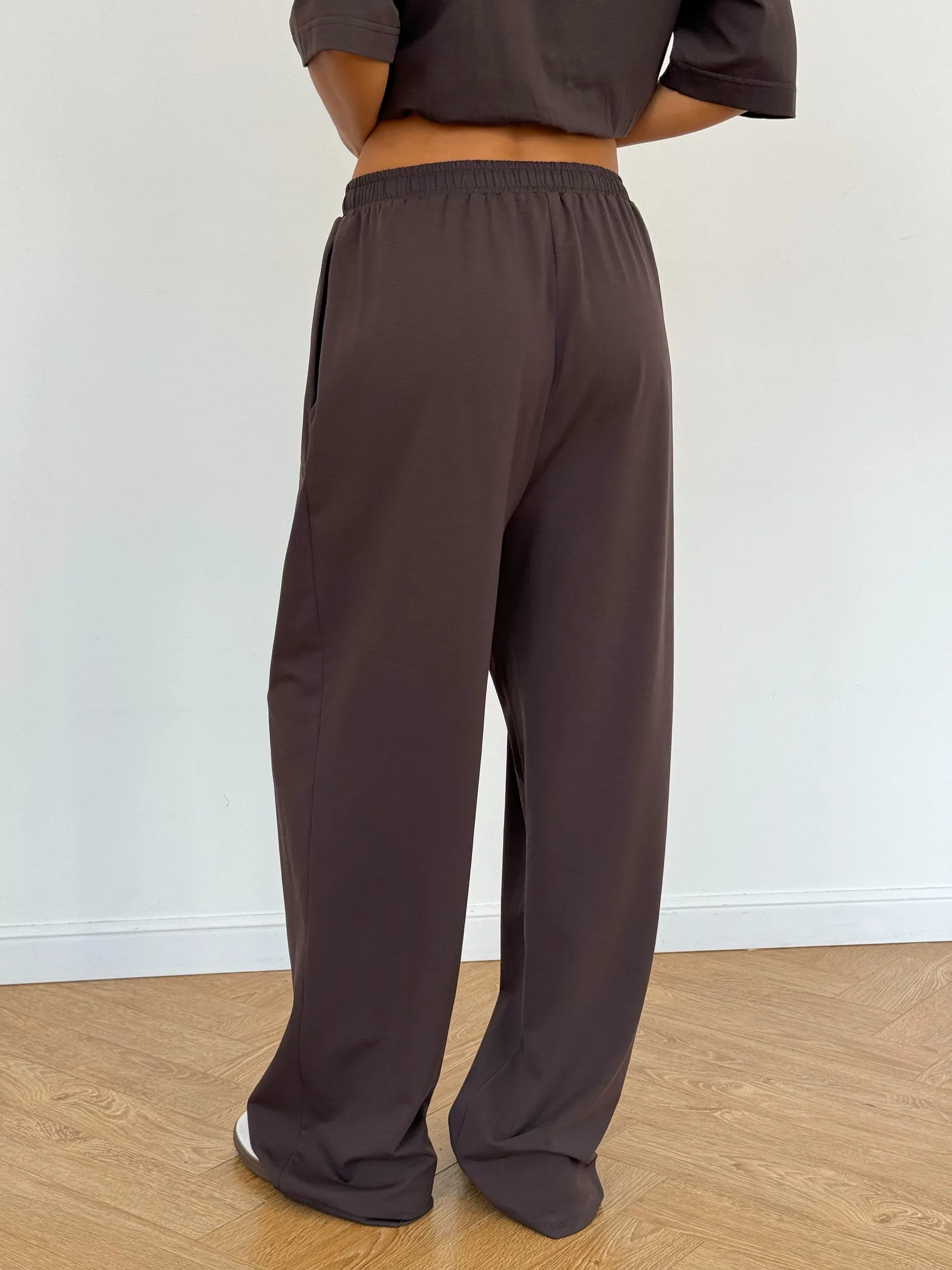 Брюки свободного кроя на резинке цвета моро фото 5