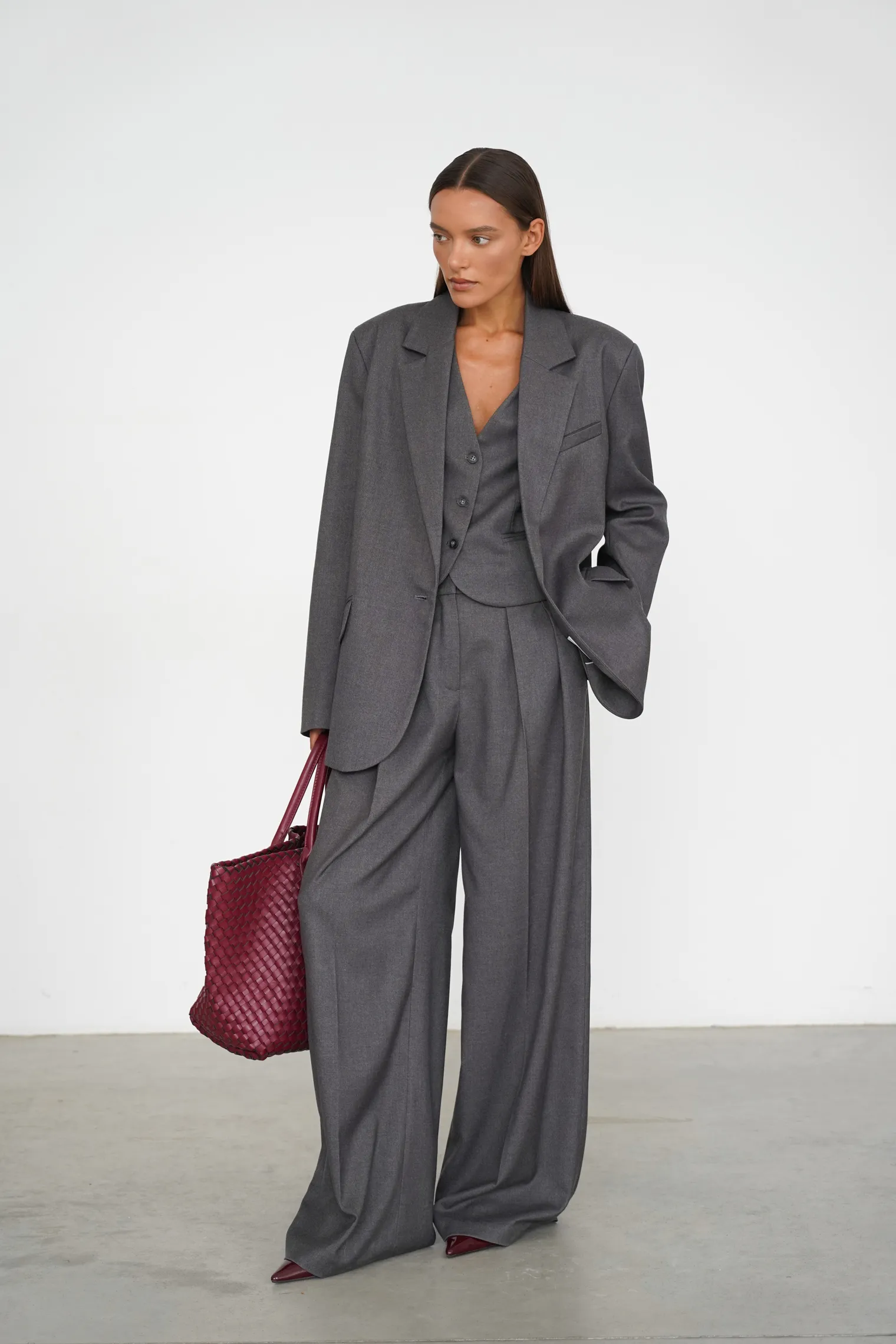 Однобортный жакет свободного кроя с карманами графитового цвета фото 8