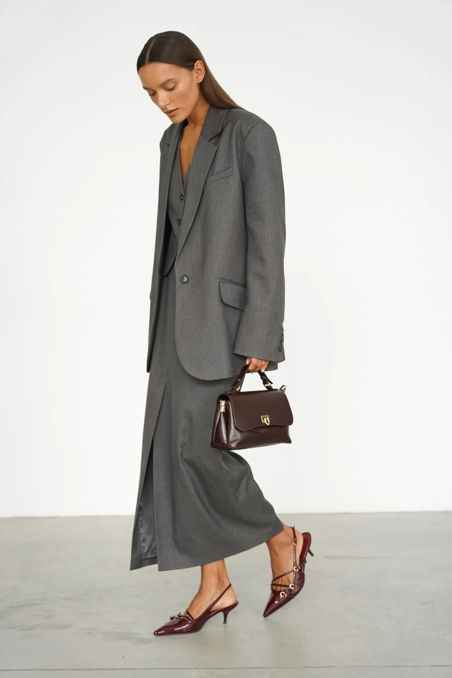 Однобортный жакет свободного кроя с карманами графитового цвета фото 7