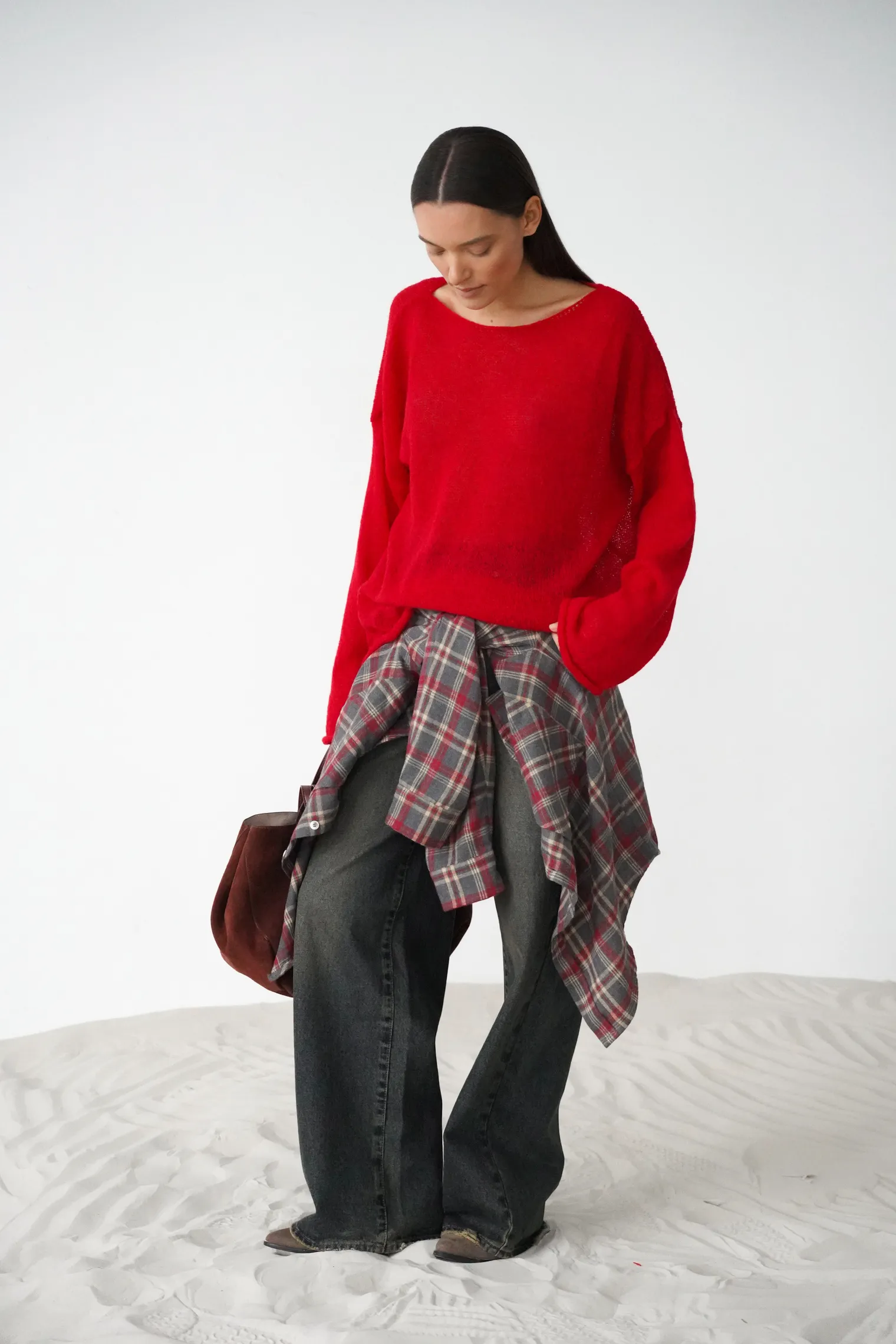 Джемпер мелкой вязки с низким воротником красного цвета фото 5