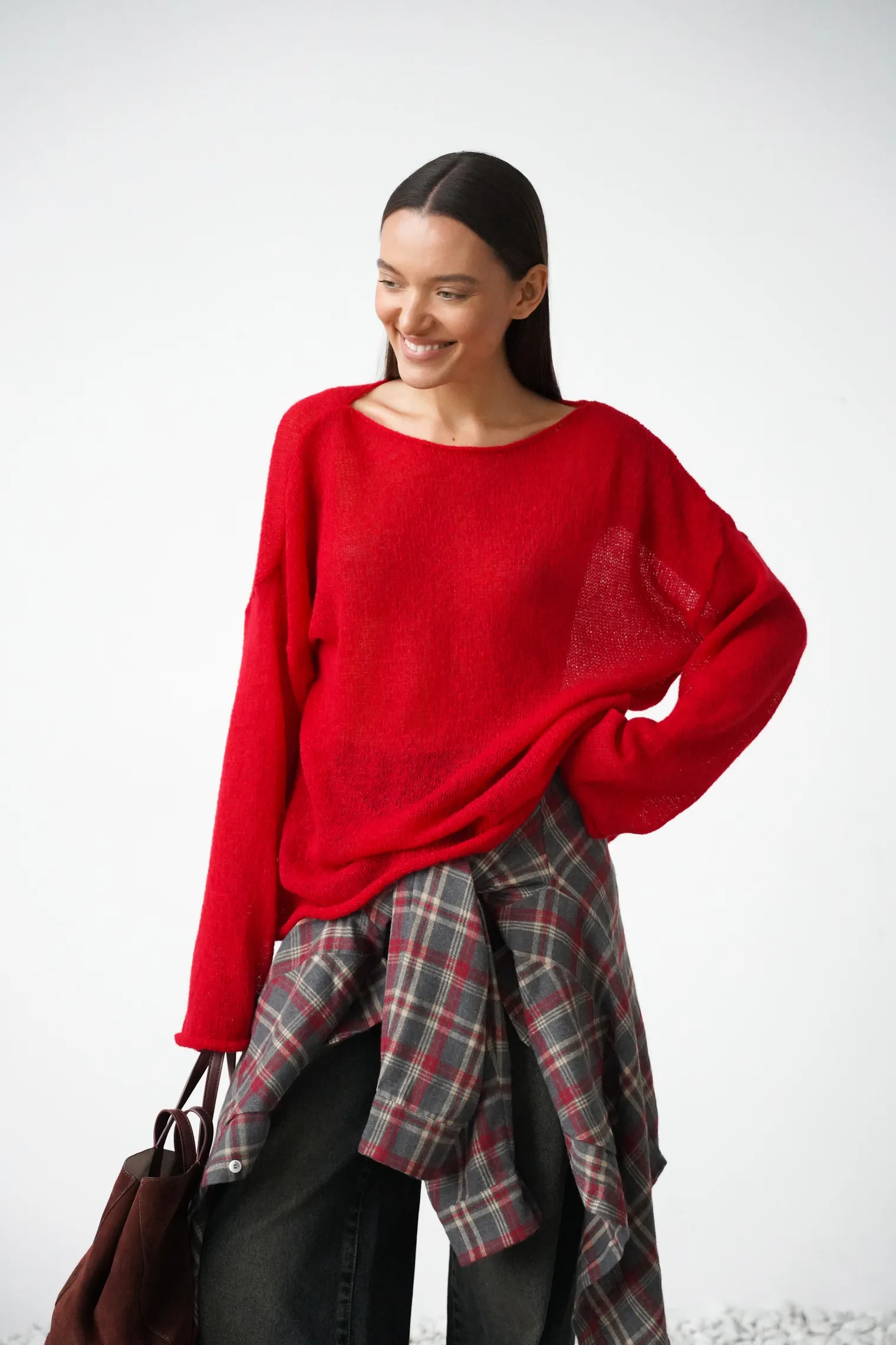 Джемпер мелкой вязки с низким воротником красного цвета фото 8