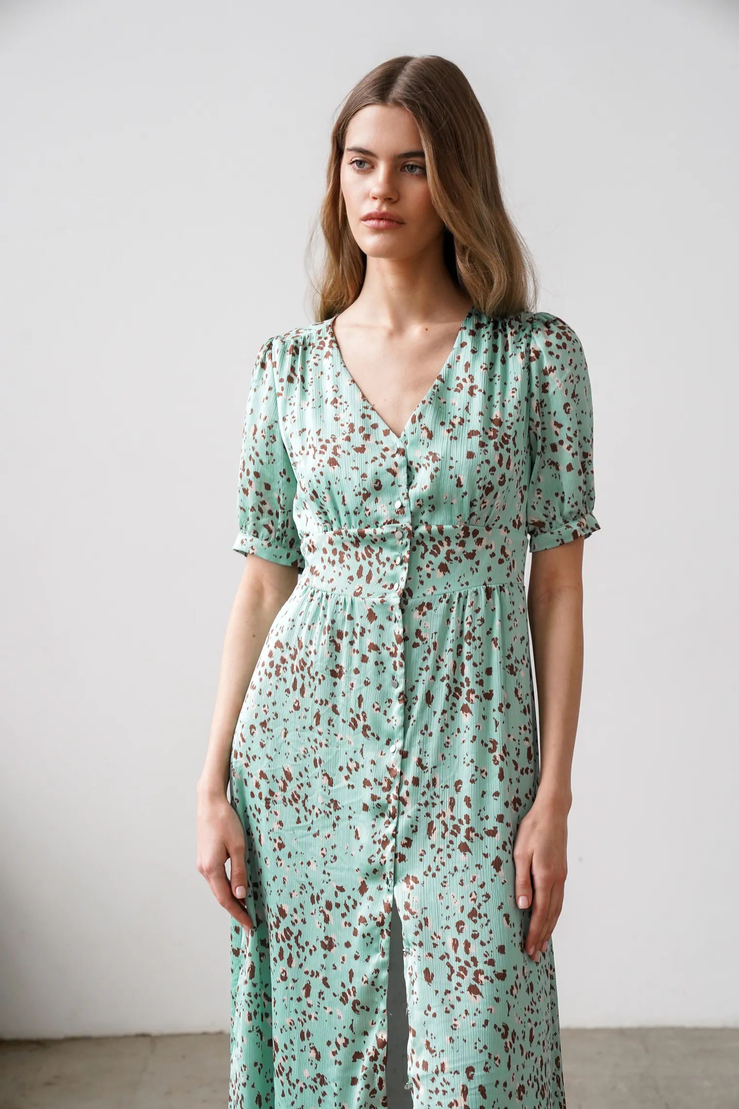 Платье на пуговицах с принтом в цвете зелёный/коричневый фото 7