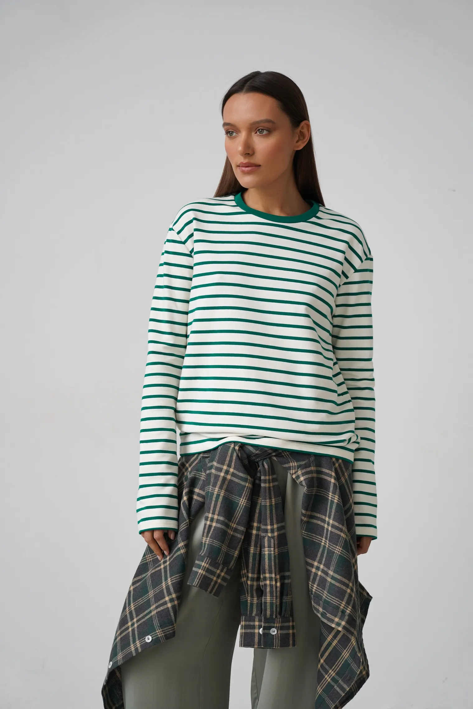 Лонгслив свободного кроя цвет молочный/зелёный в полоску фото 6