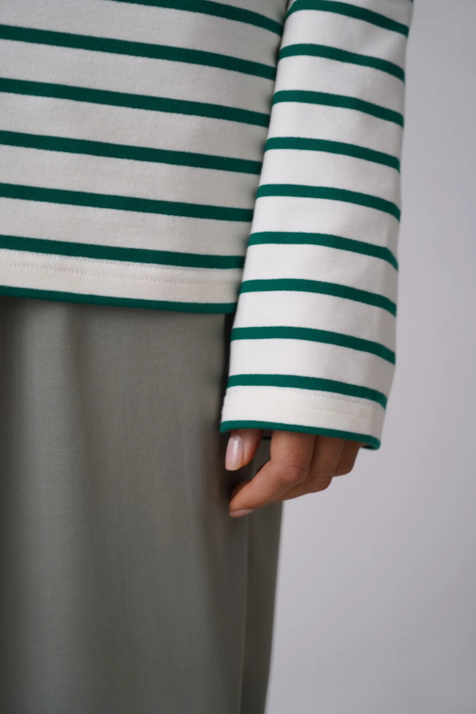 Лонгслив свободного кроя цвет молочный/зелёный в полоску фото 5