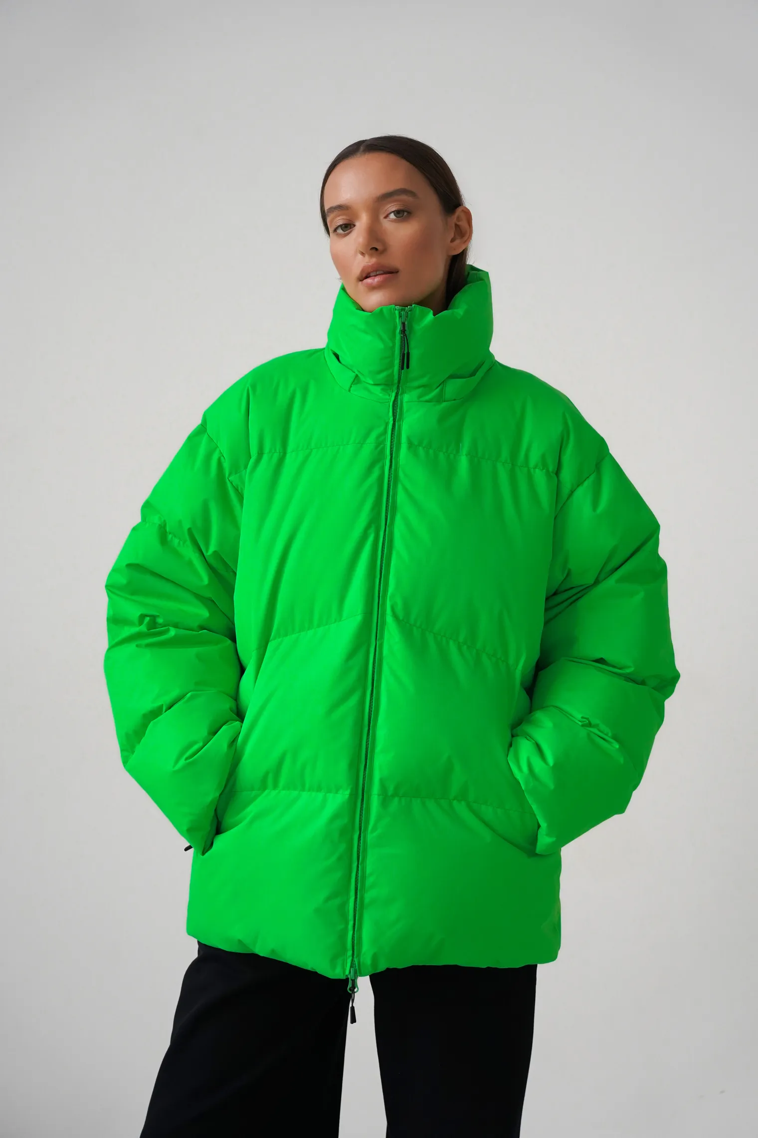 Зимняя стёганная куртка с капюшоном зелёного цвета фото 6