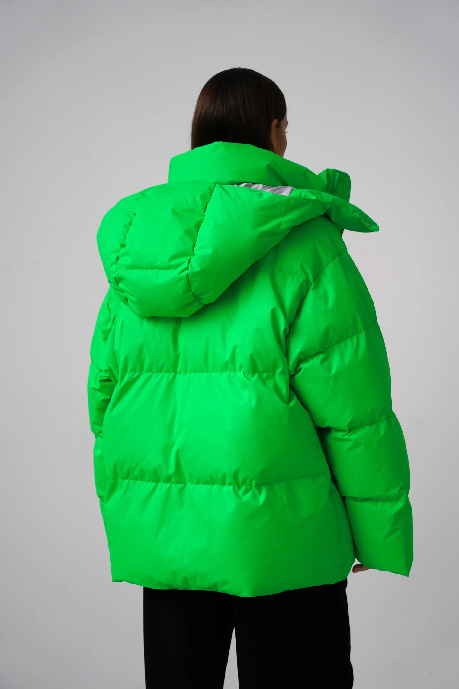 Зимняя стёганная куртка с капюшоном зелёного цвета фото 4