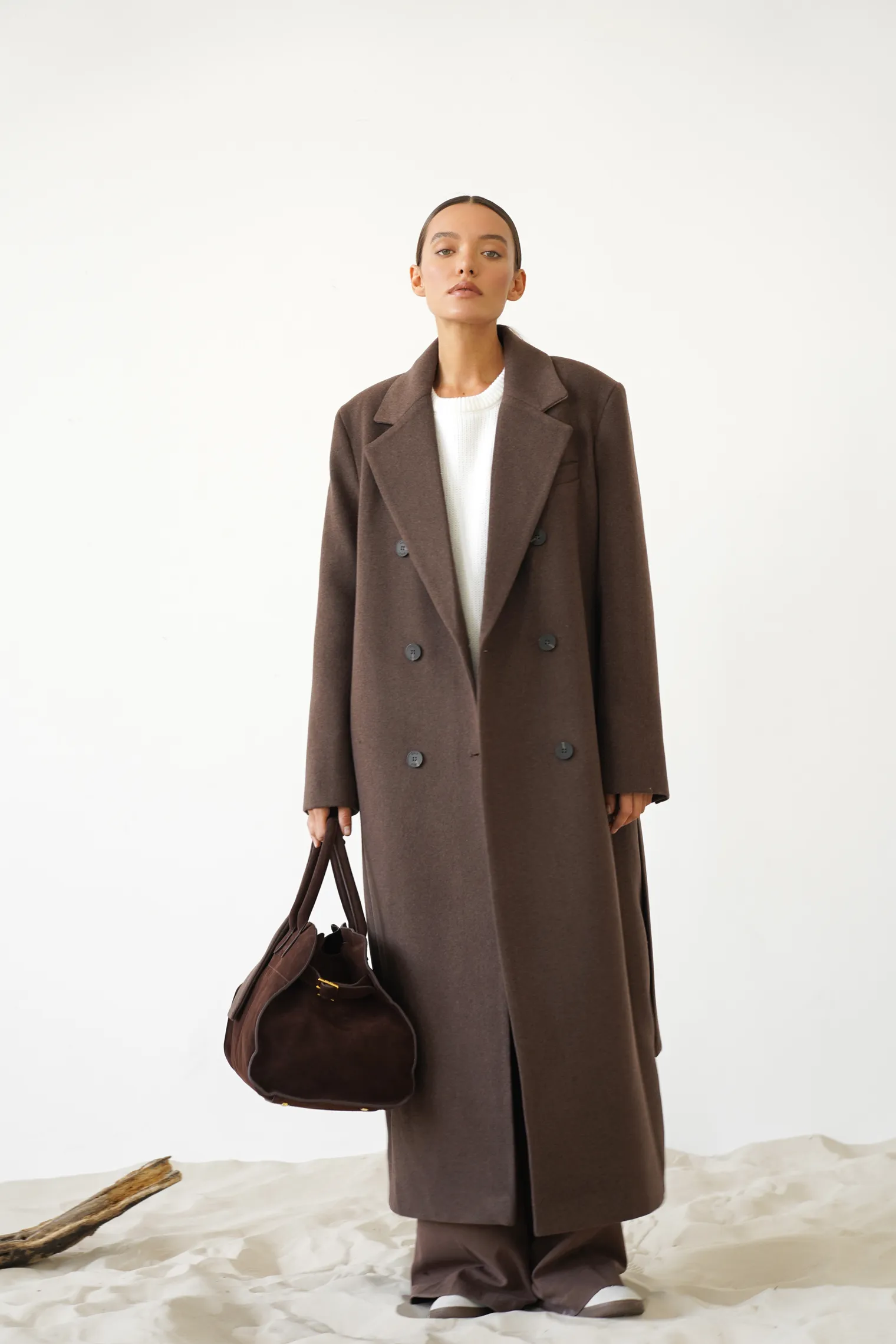 Пальто двубортное с втачным рукавом с поясом шоколадного цвета фото 3