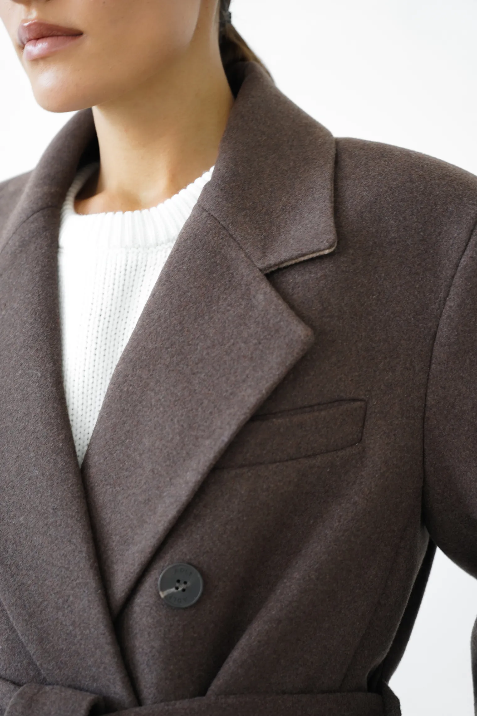 Пальто двубортное с втачным рукавом с поясом шоколадного цвета фото 8