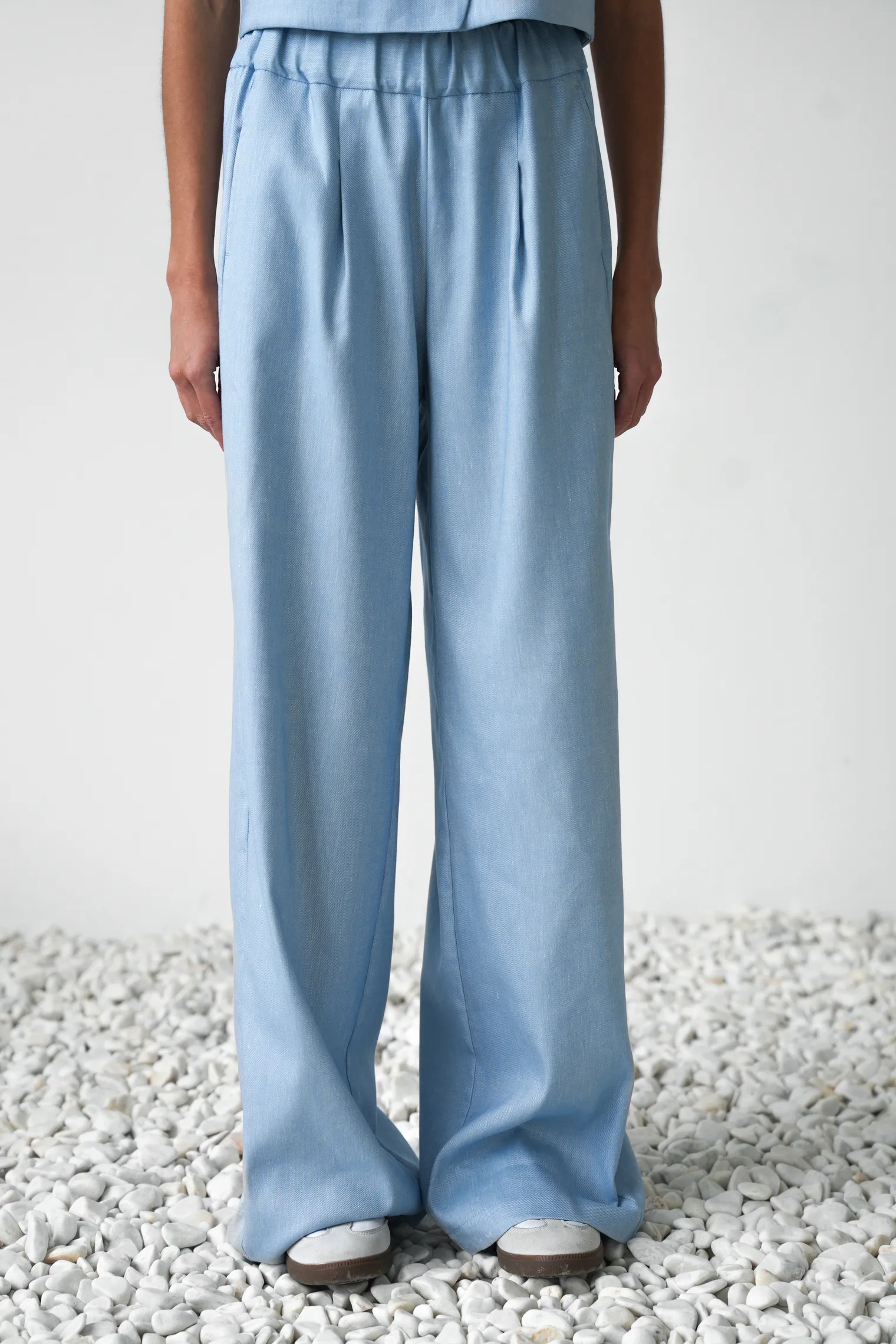 Брюки прямого кроя голубого цвета фото 6