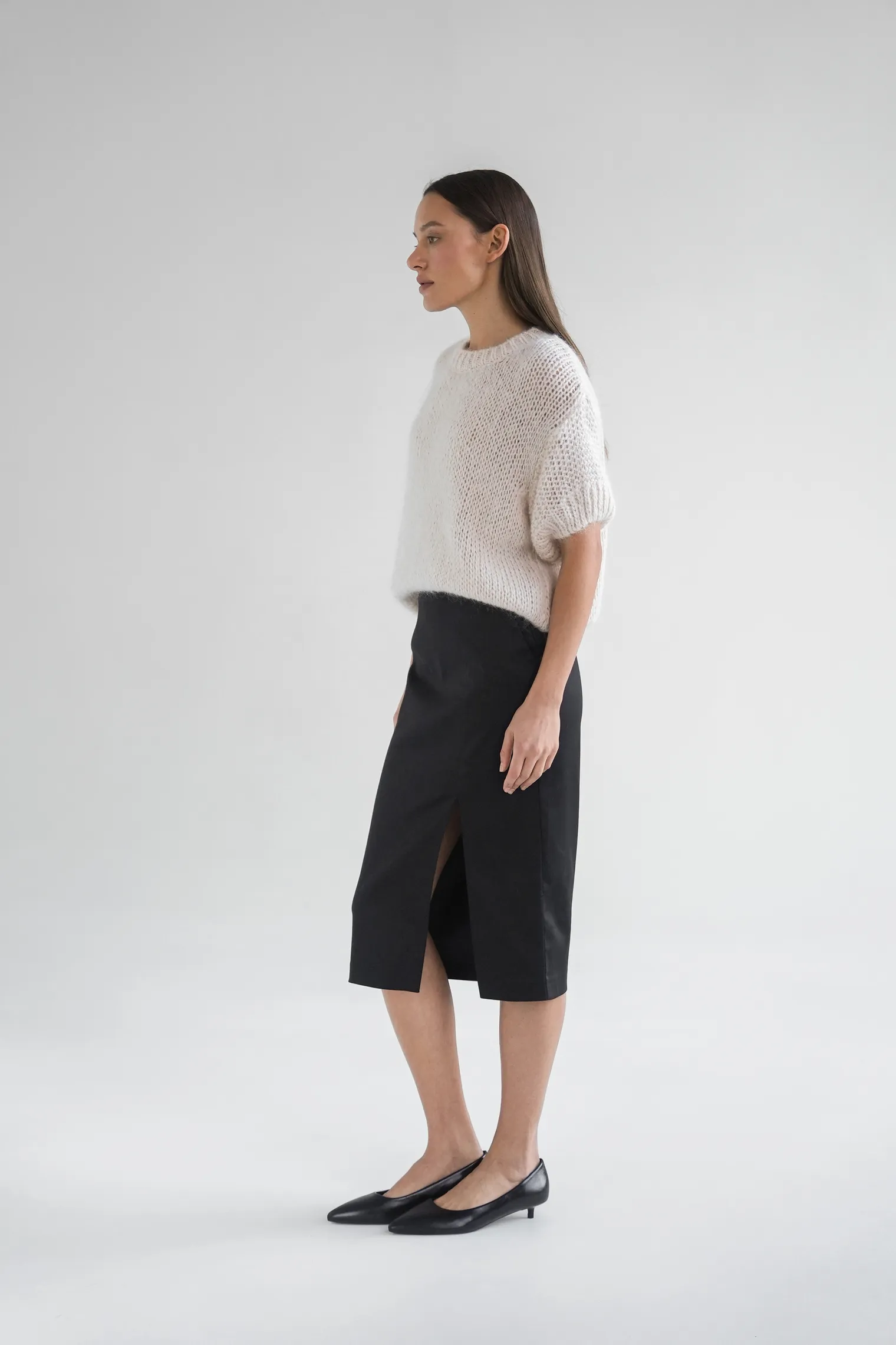 Юбка прямого кроя с разрезом чёрного цвета фото 3