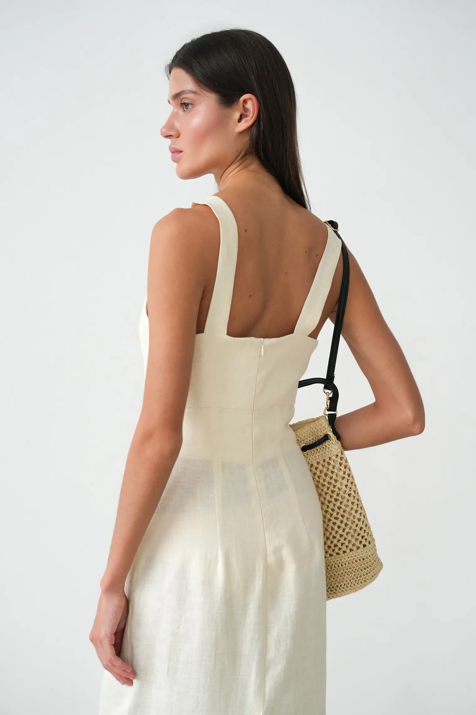 Платье на бретелях изо льна цвета тофу фото 7