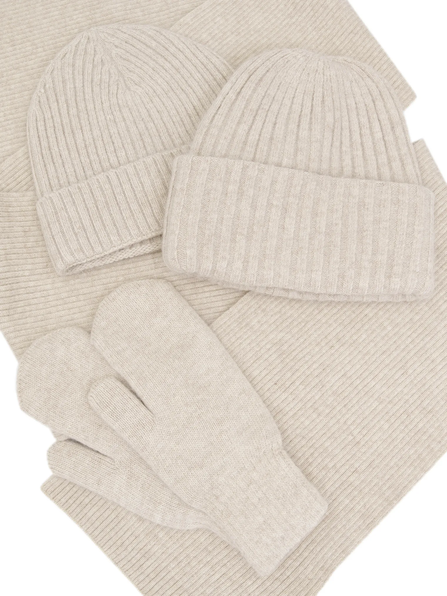 Шапка из ангоры двуслойная молочного цвета фото 3