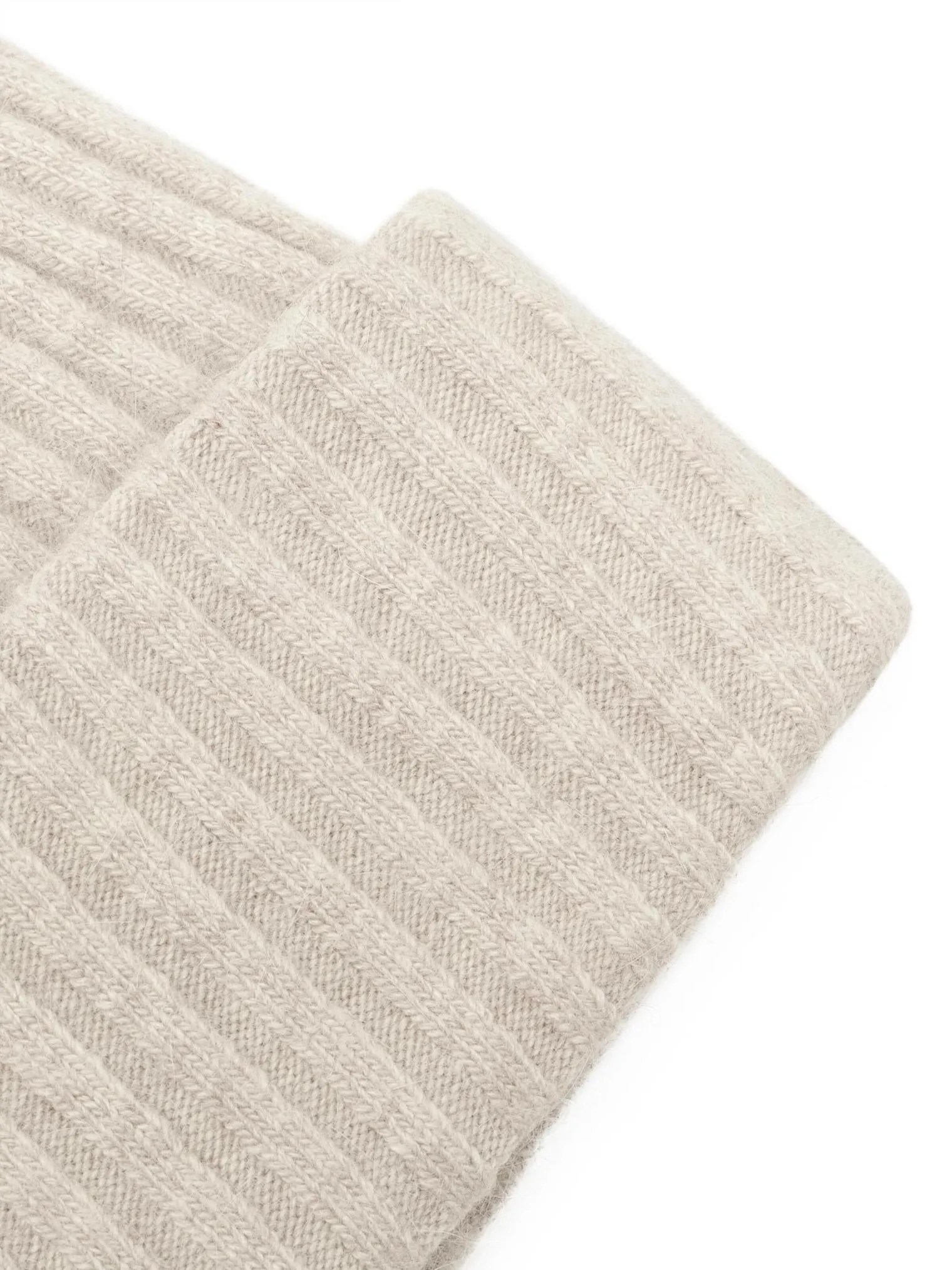 Шапка из ангоры двуслойная молочного цвета фото 2