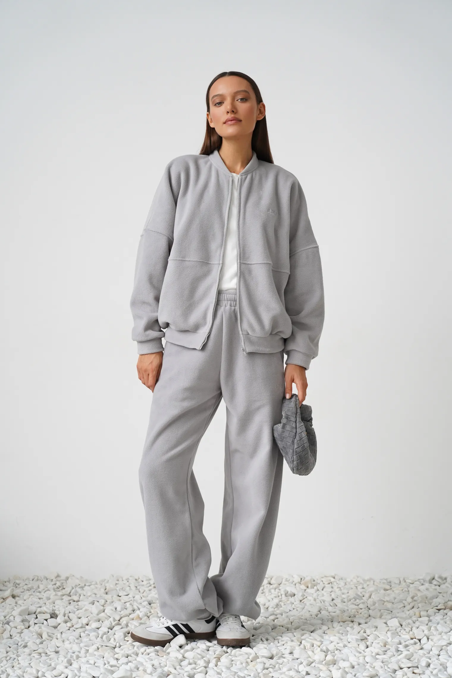 Брюки с карманами из флиса пепельного цвета фото 1