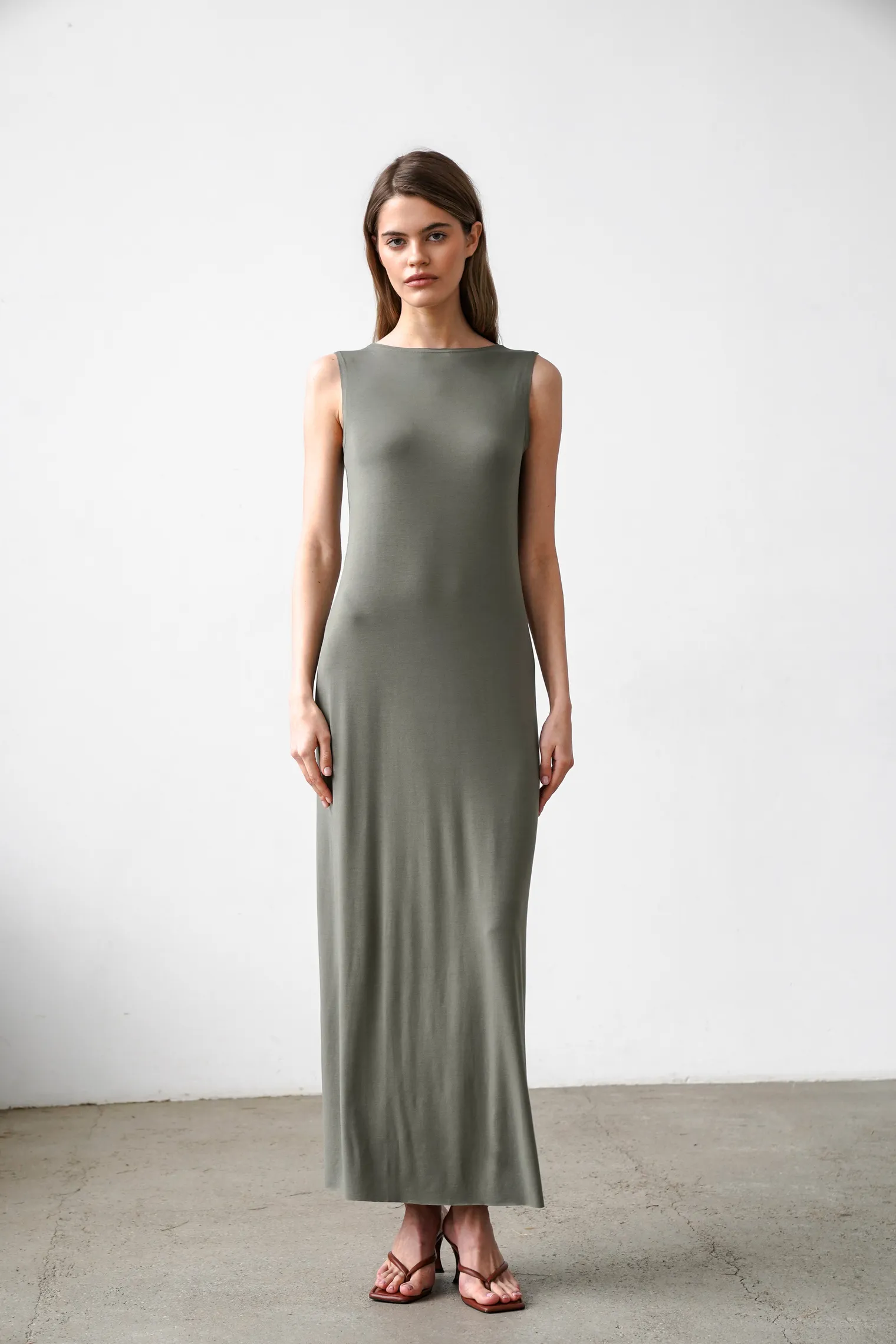 Платье макси цвета хаки фото 3