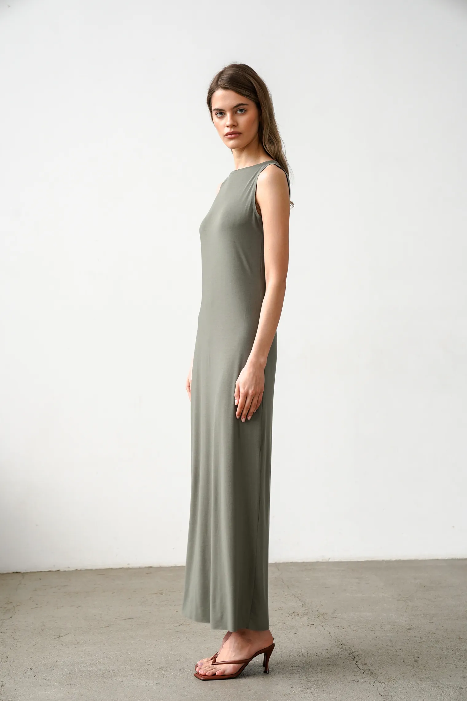 Платье макси цвета хаки фото 1