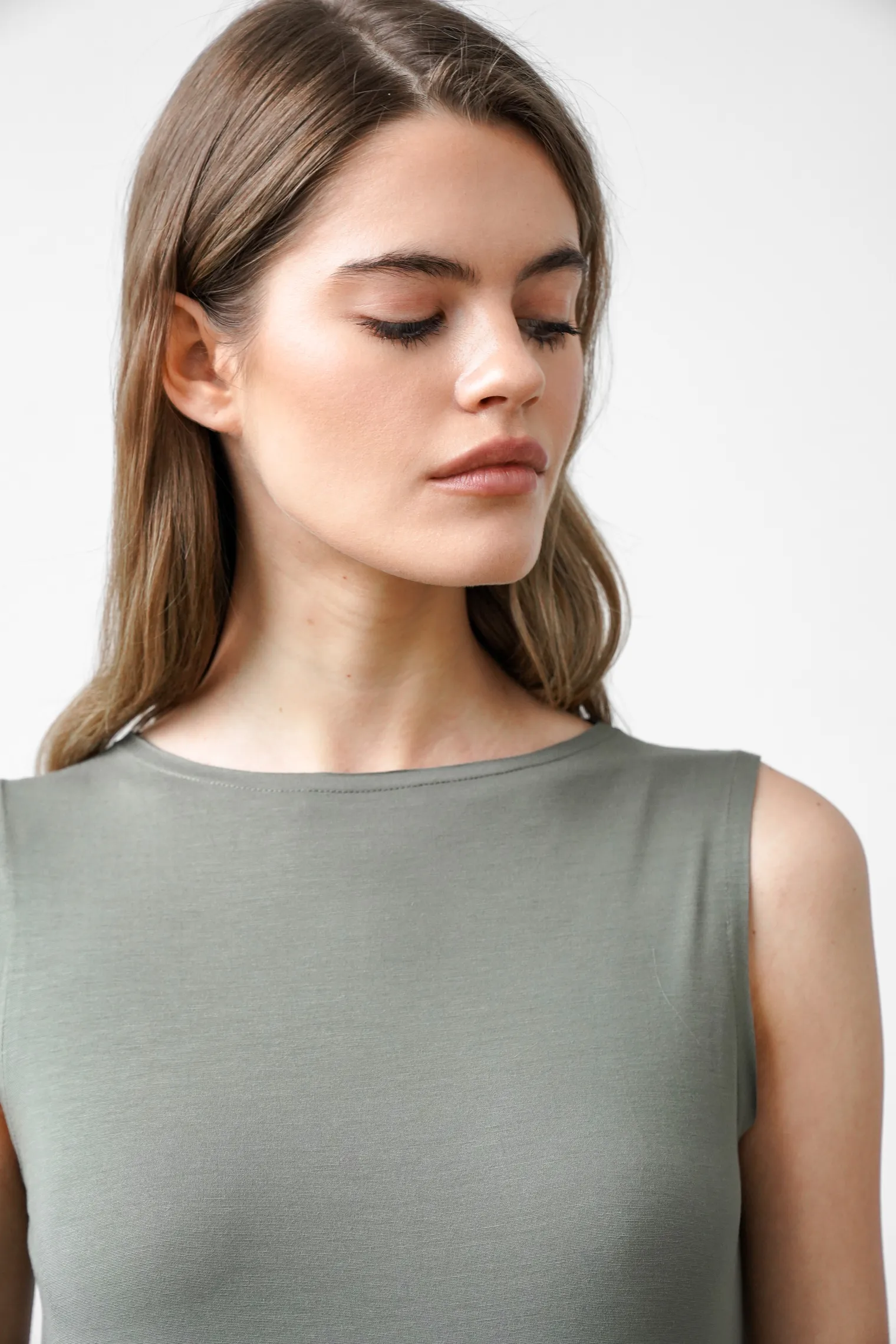 Платье макси цвета хаки фото 7