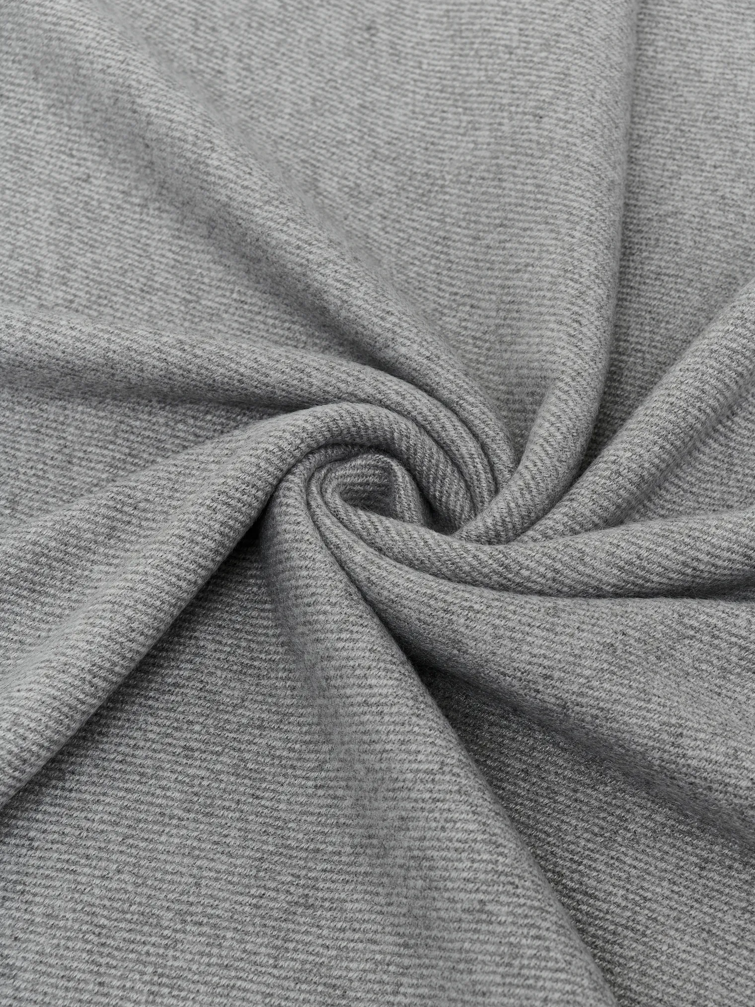 Палантин однотонный из вискозы серого цвета фото 1