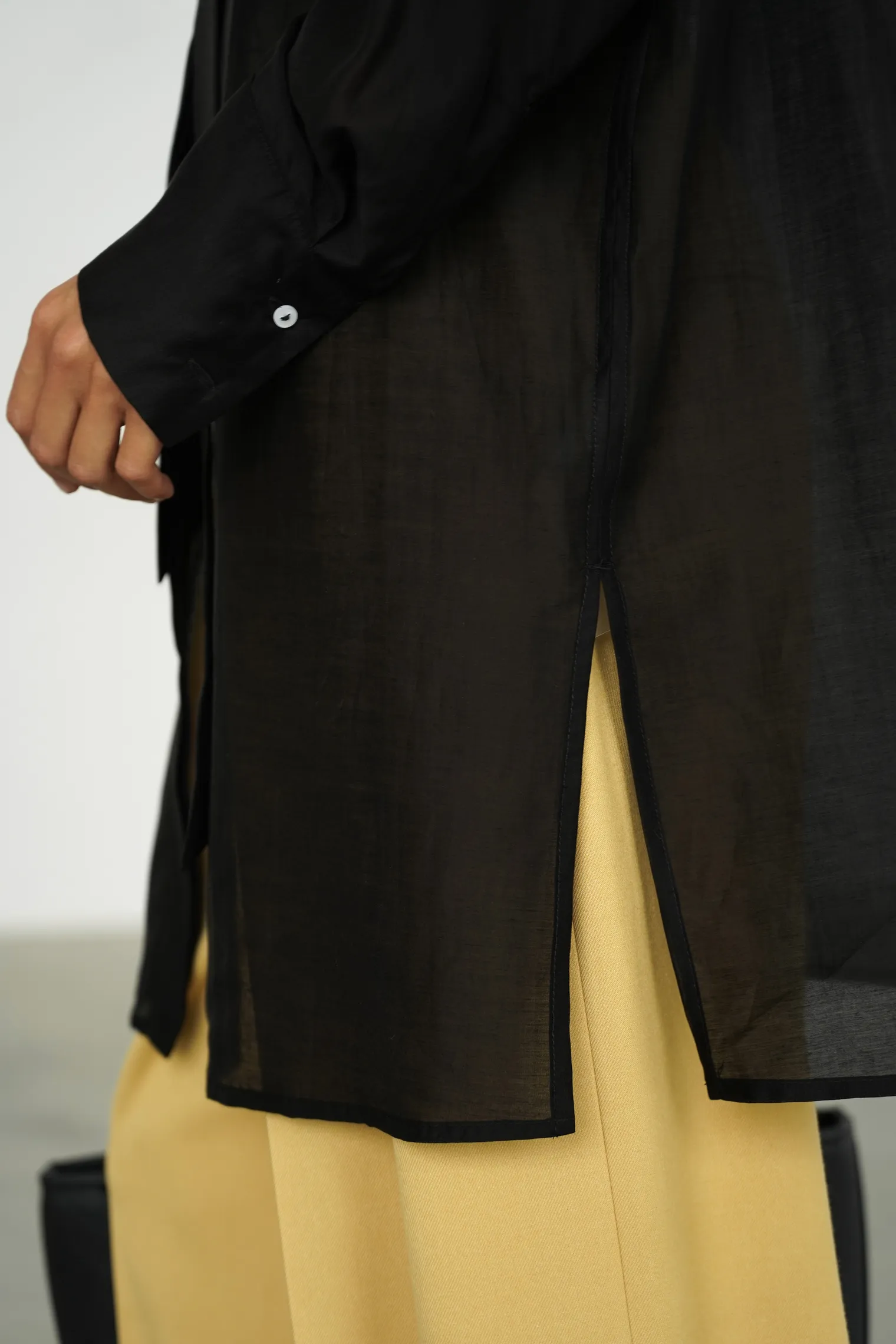 Рубашка из прозрачной ткани чёрного цвета фото 2