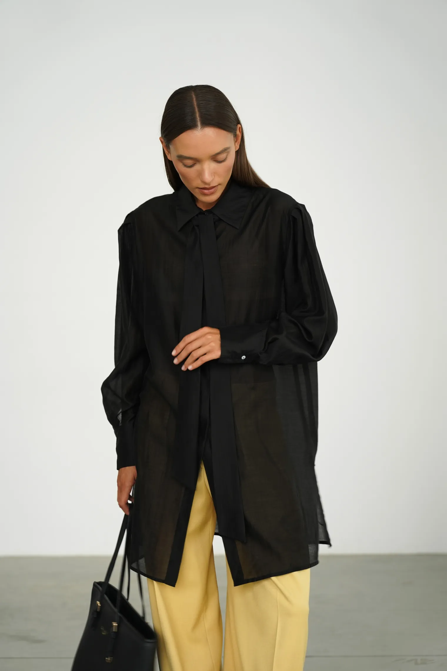 Рубашка из прозрачной ткани чёрного цвета фото 7