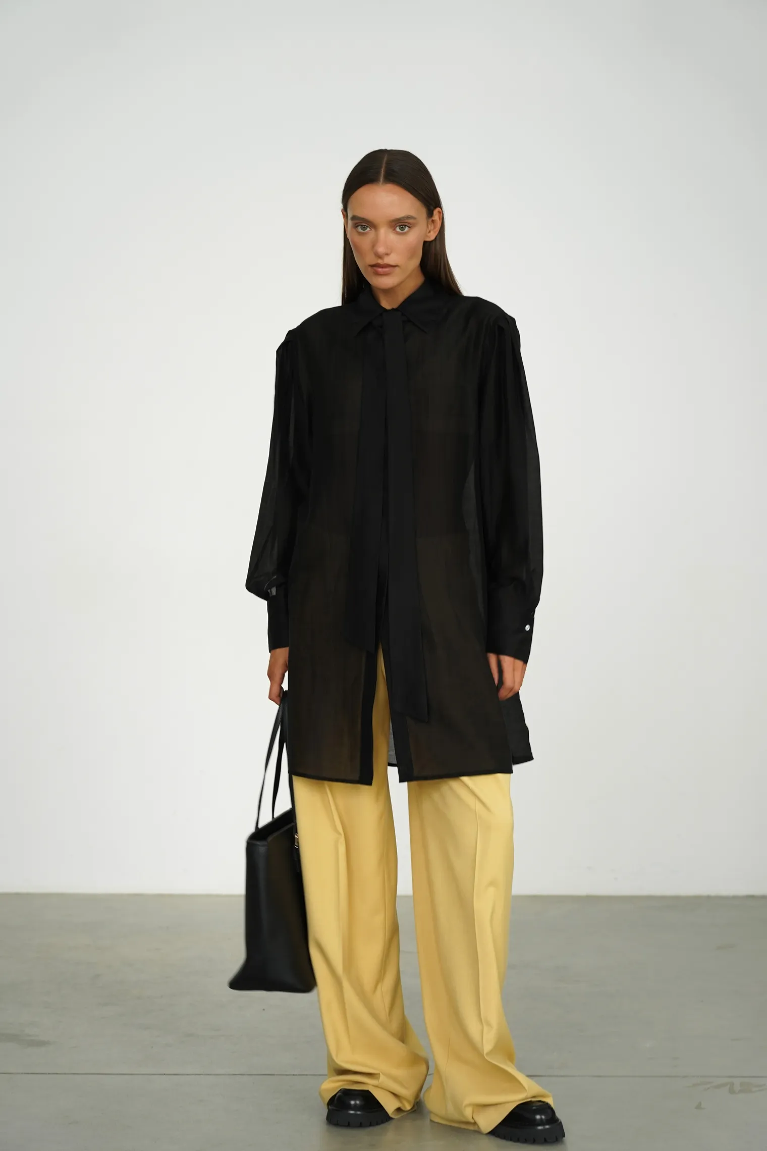 Рубашка из прозрачной ткани чёрного цвета фото 3