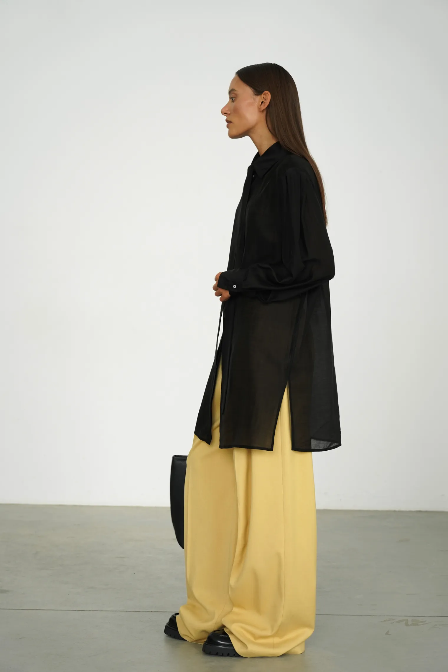 Рубашка из прозрачной ткани чёрного цвета фото 5