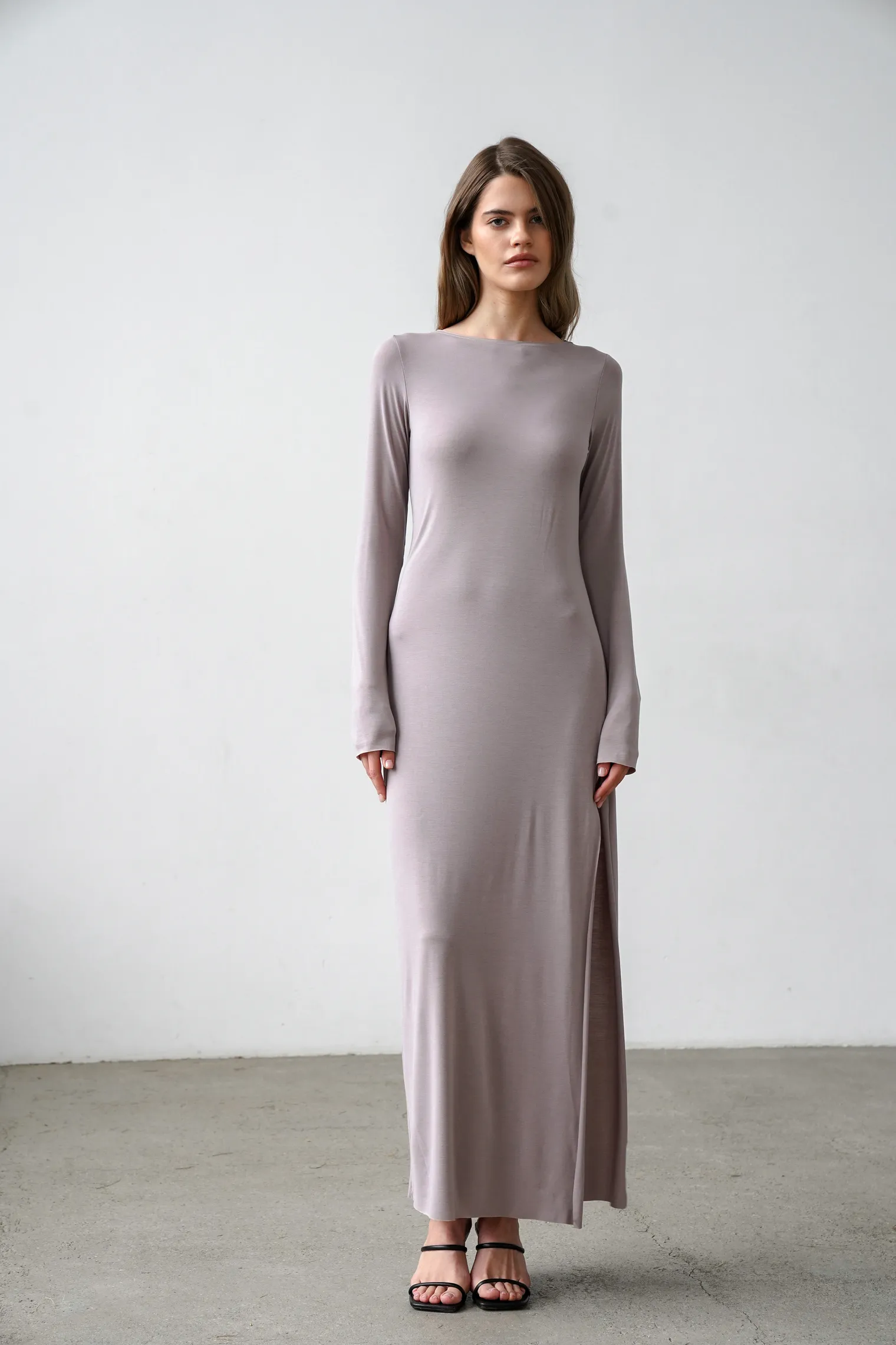 Платье макси с разрезом цвета капучино фото 3