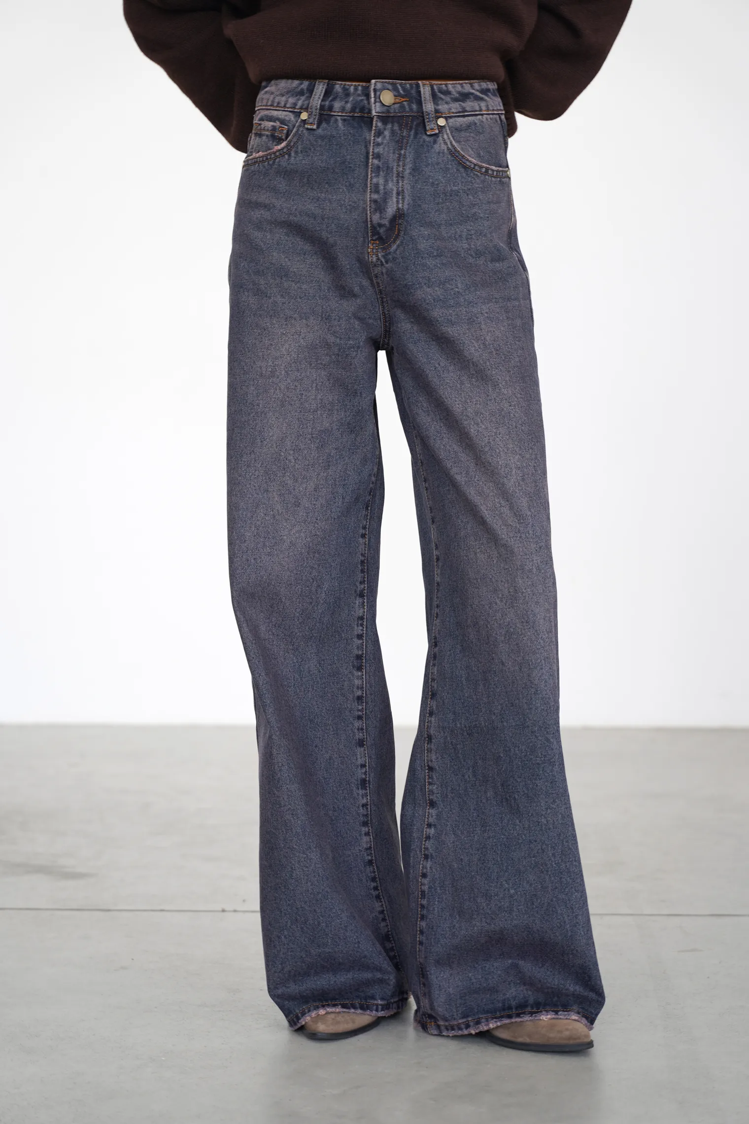 Джинсы свободного кроя в винтажном стиле синего цвета фото 1