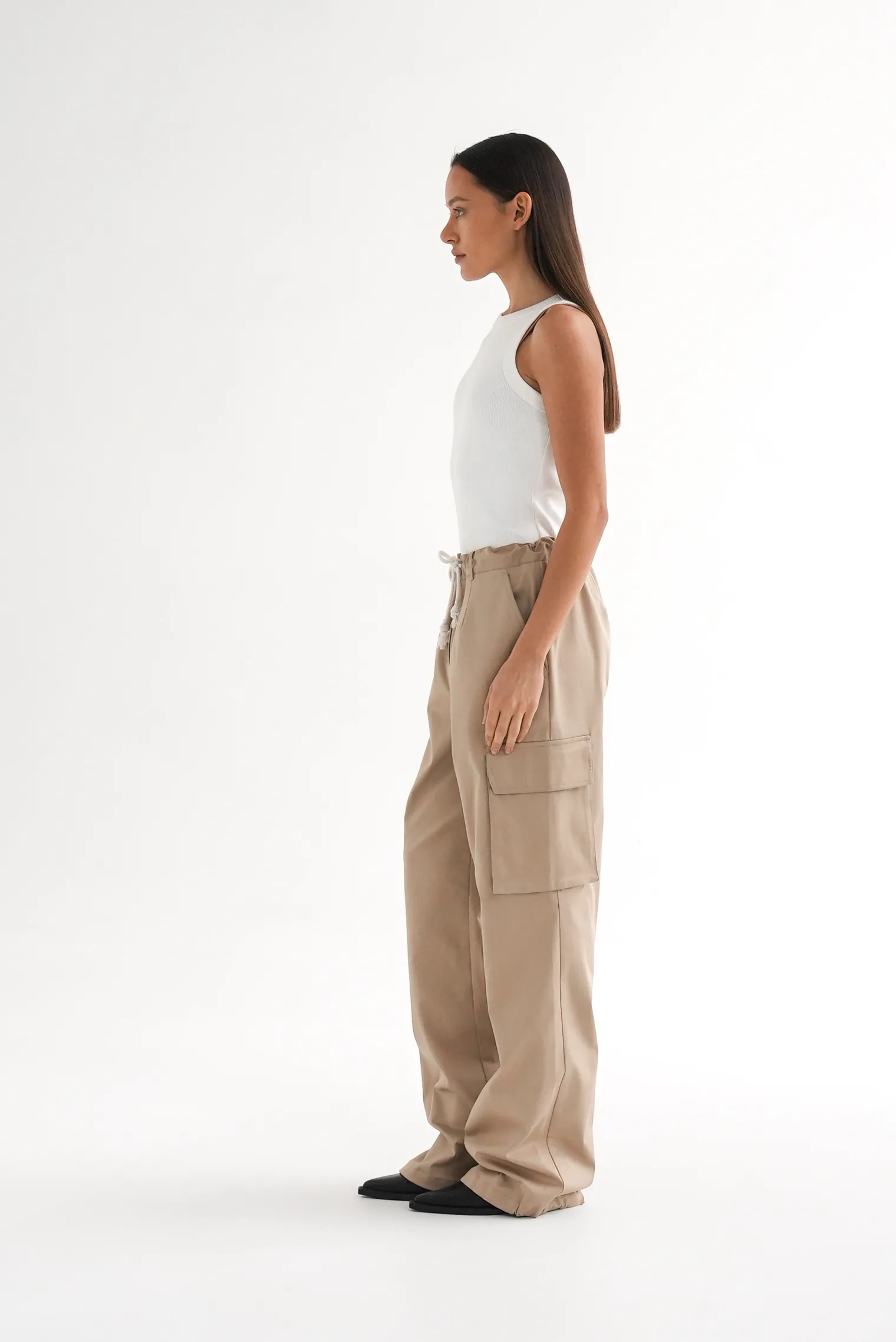 Брюки карго из плотного хлопка бежевого цвета фото 6