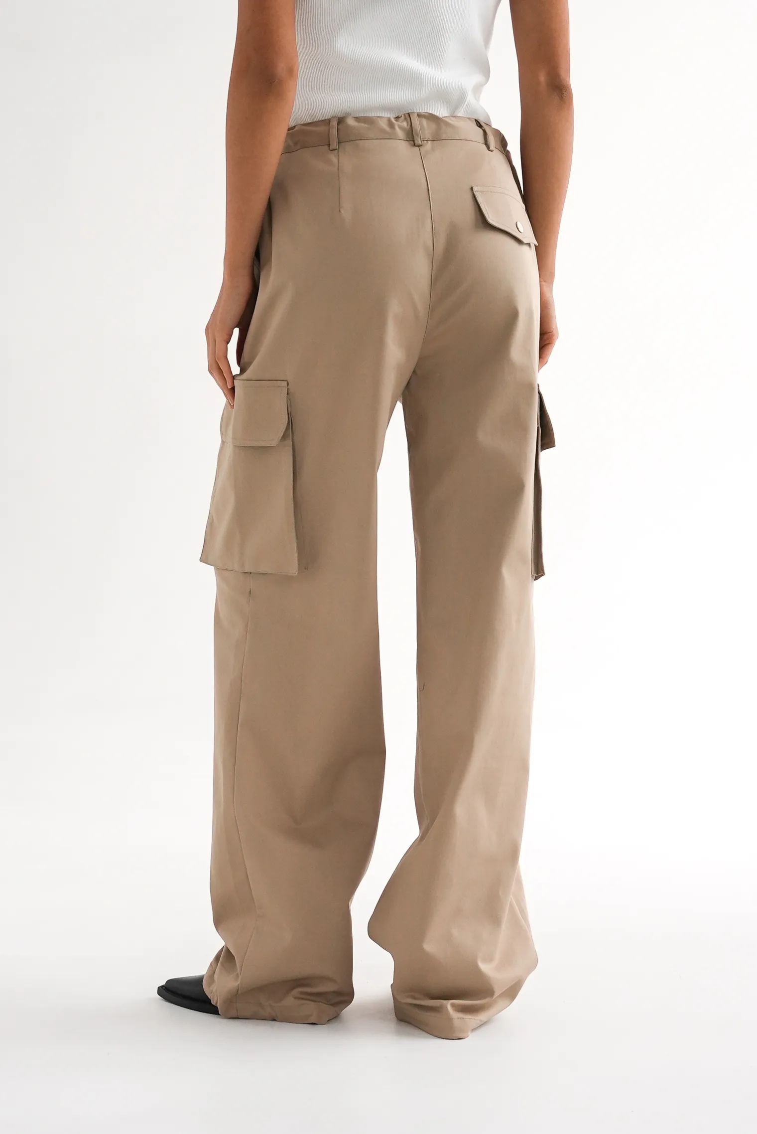 Брюки карго из плотного хлопка бежевого цвета фото 7
