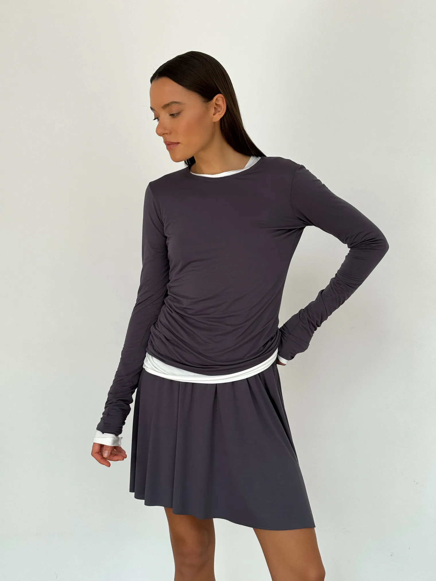 Юбка мини из трикотажа графитового цвета фото 6