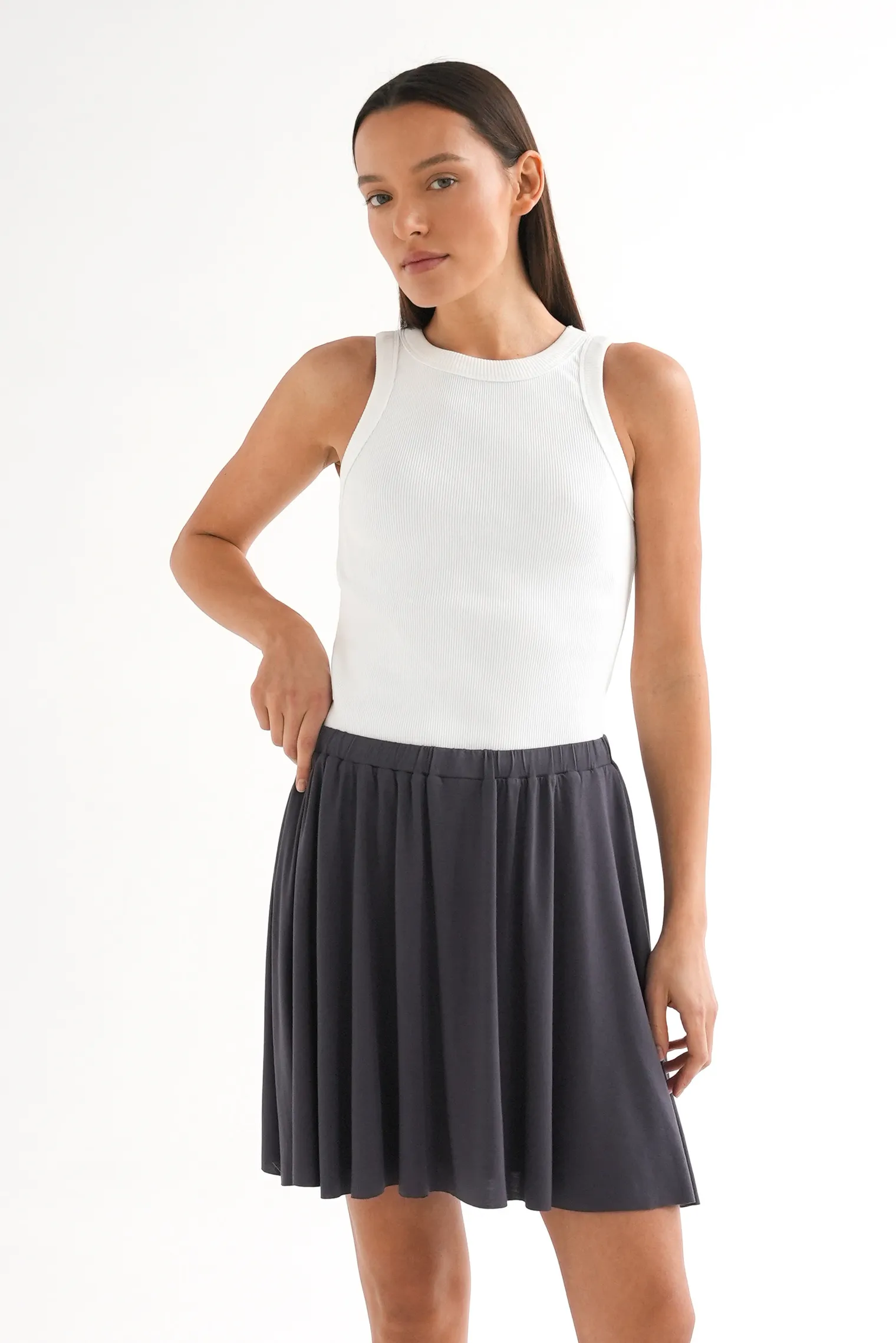 Юбка мини из трикотажа графитового цвета фото 6